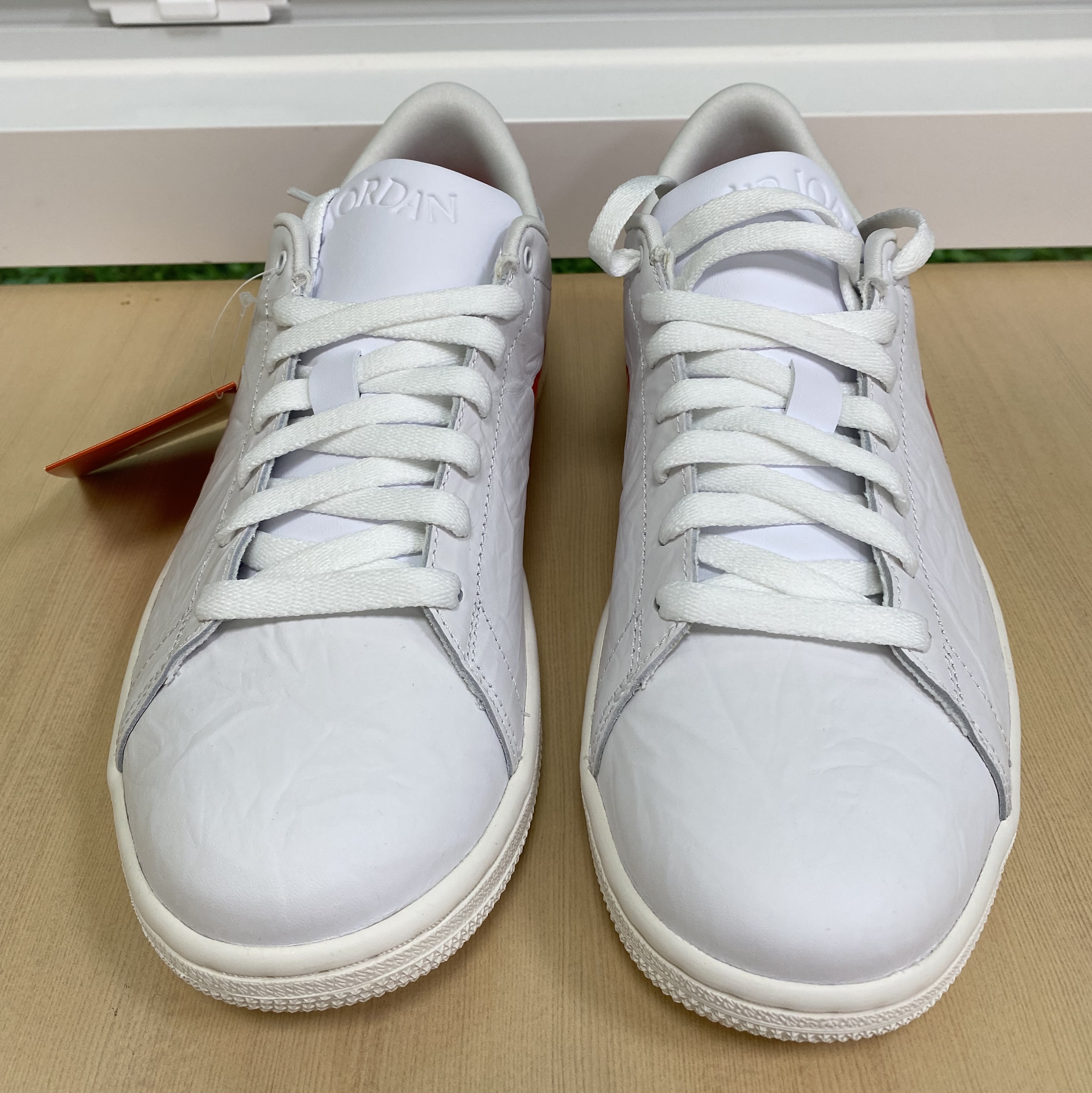 Jordan 1 Centre Court White University Red 착용 스타일 - 2