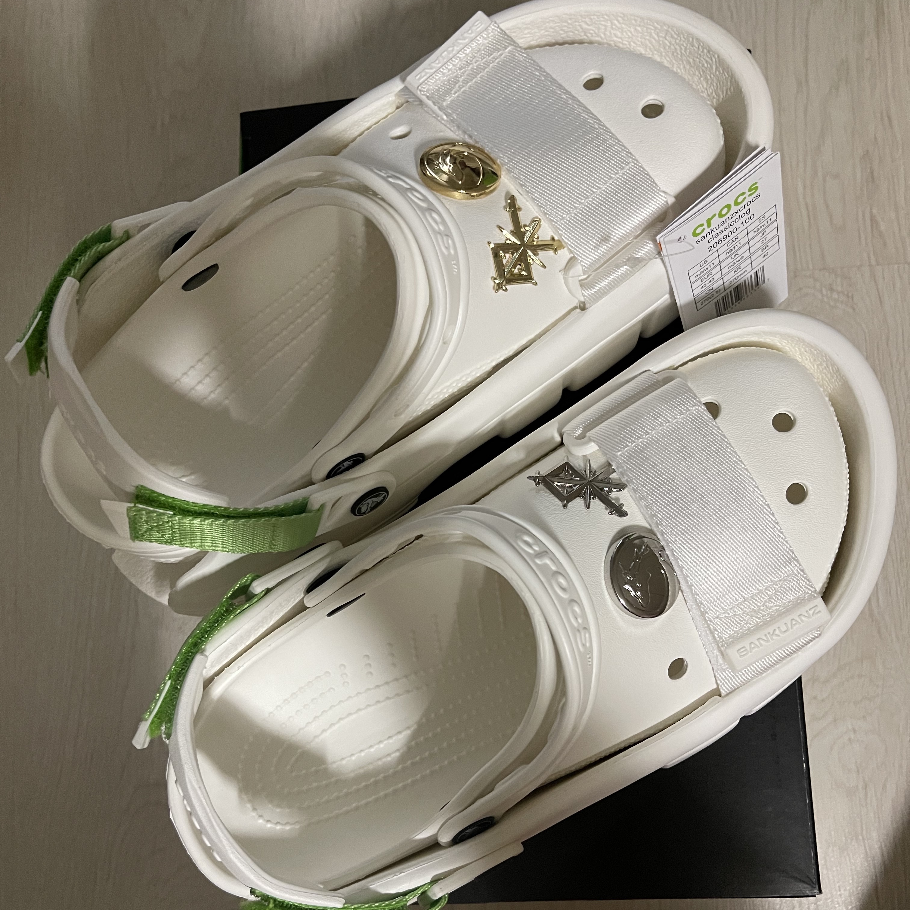 Crocs x Sankuanz Classic Clog White 착용 스타일