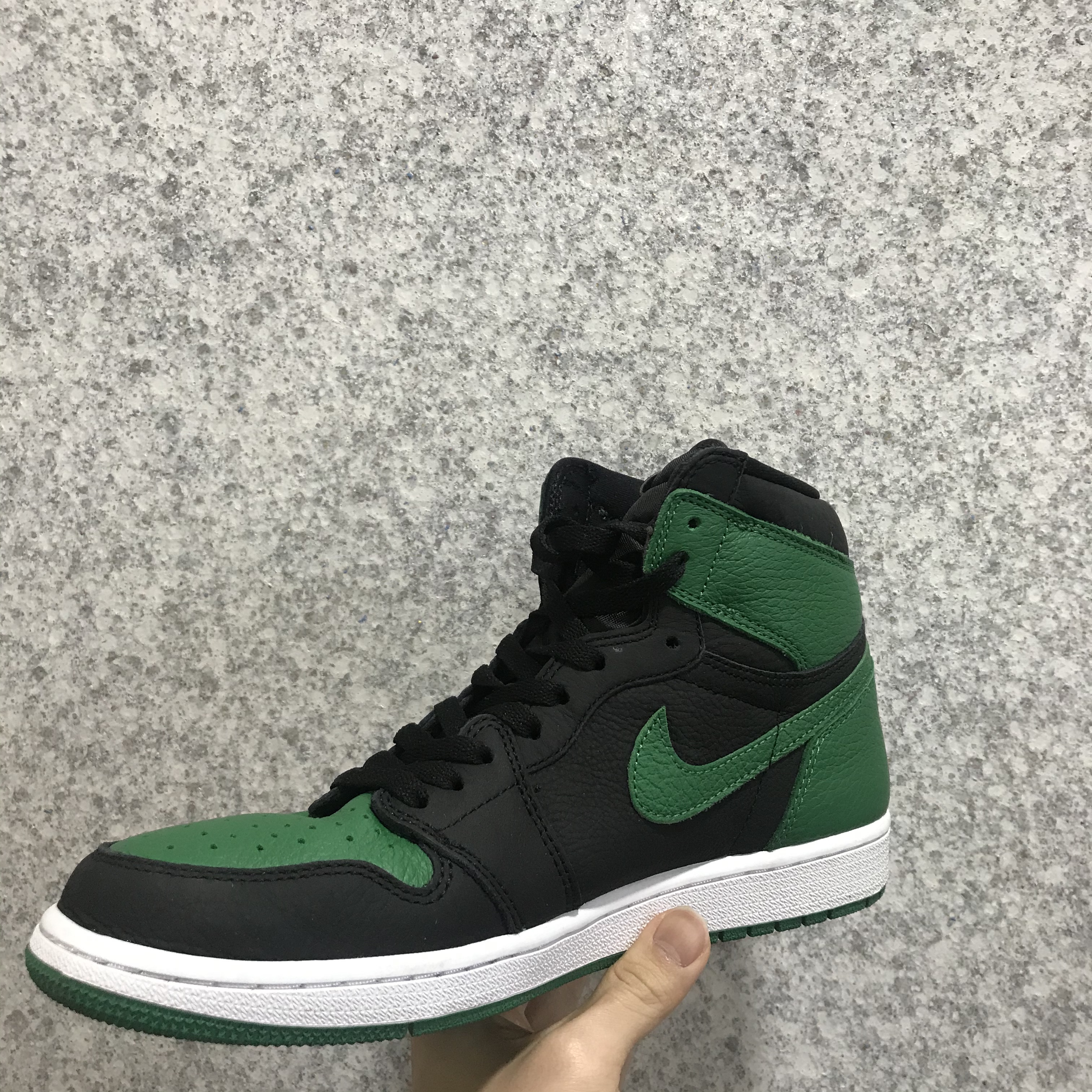Jordan 1 Retro High OG Pine Green Black 착용 스타일