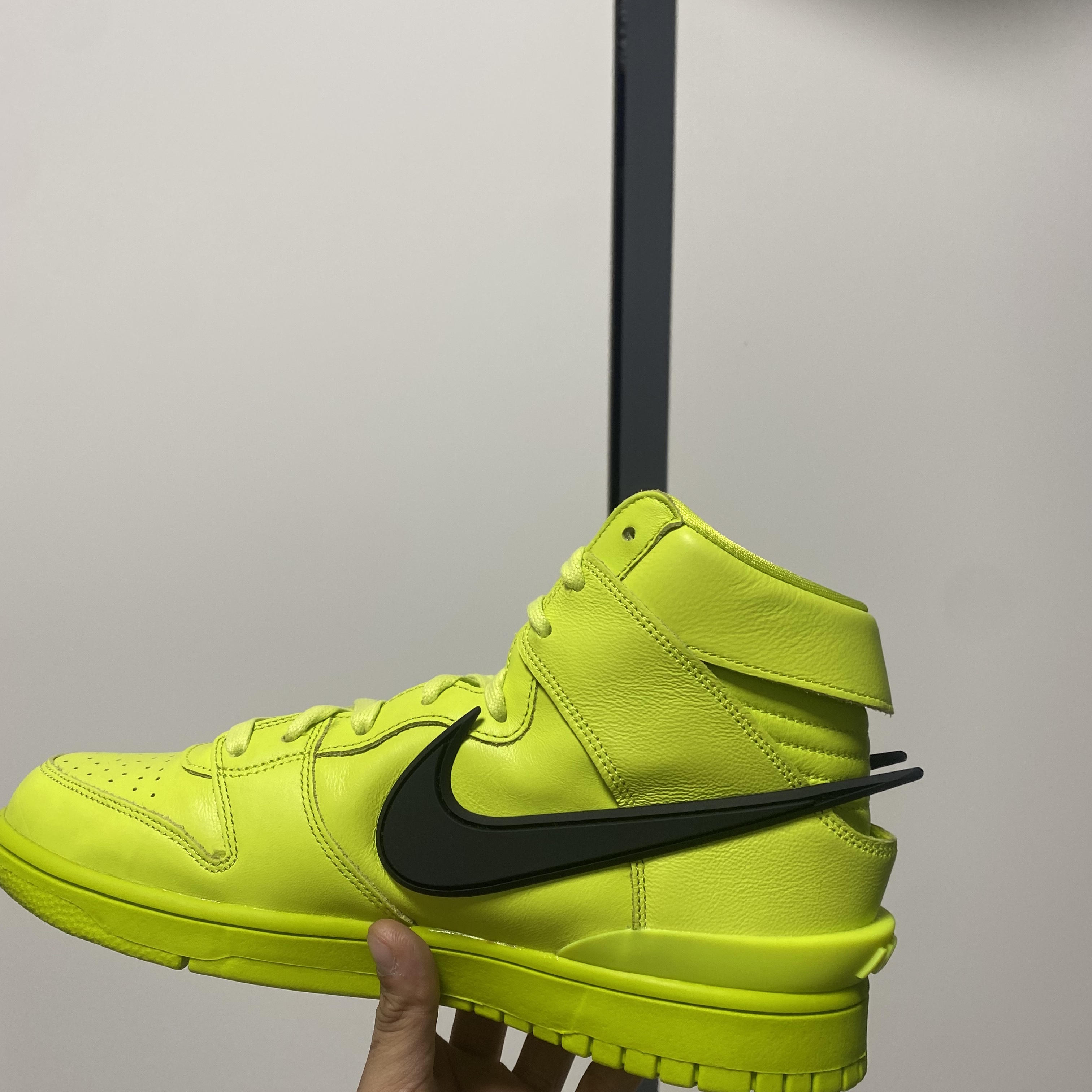 Nike x Ambush Dunk High Flash Lime 착용 스타일 - 3