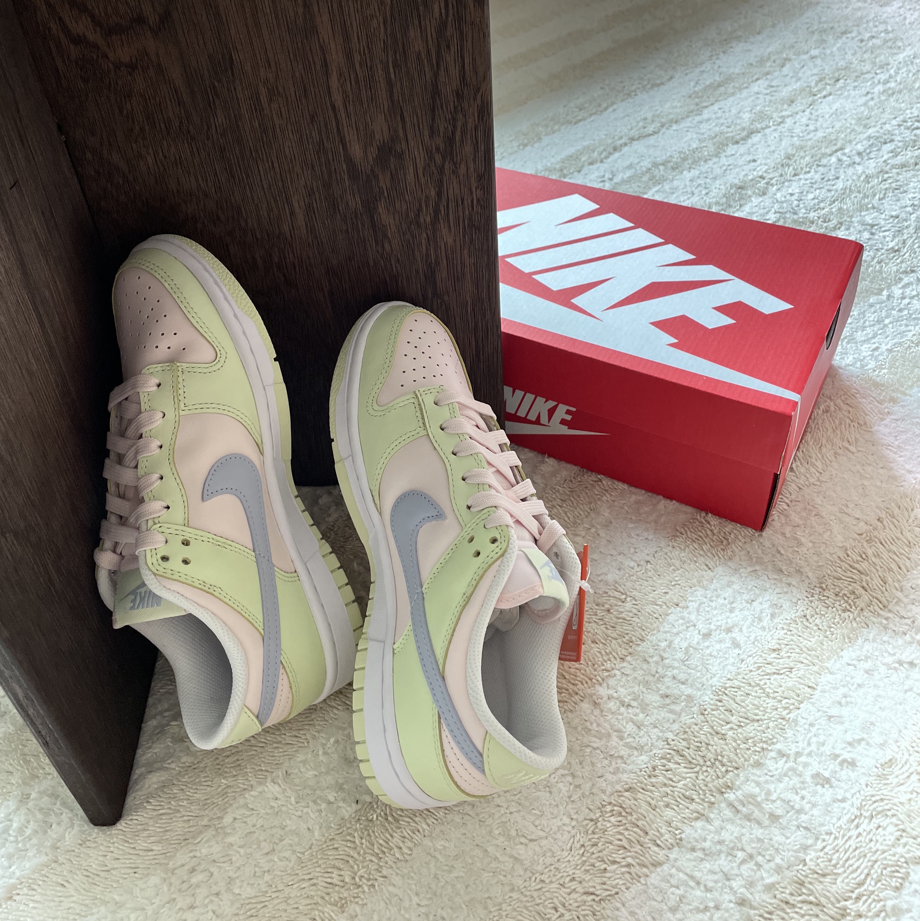 (W) Nike Dunk Low Light Soft Pink 착용 스타일 - 2
