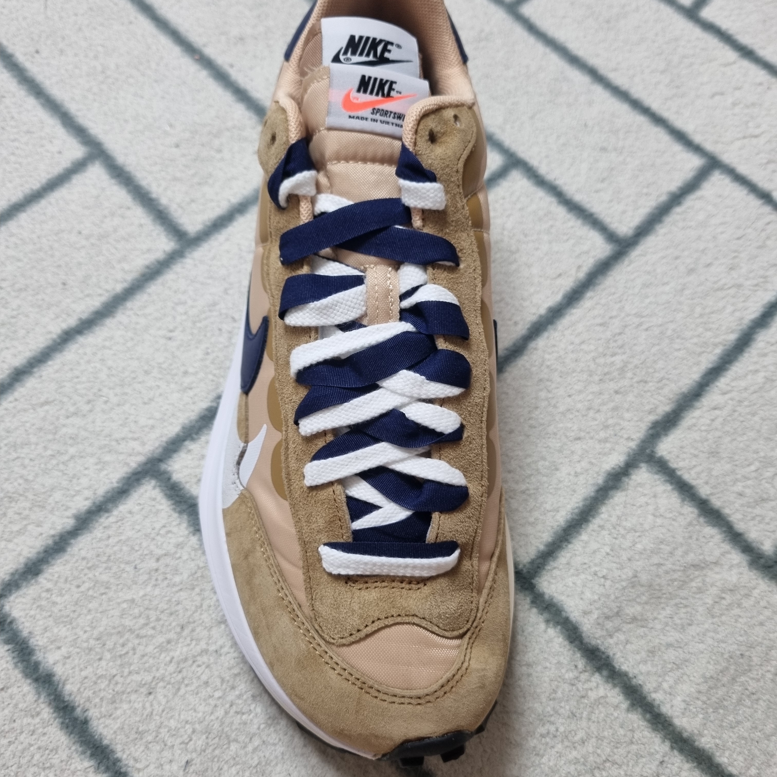 Nike x Sacai VaporWaffle Sesame and Blue Void 착용 스타일 - 1