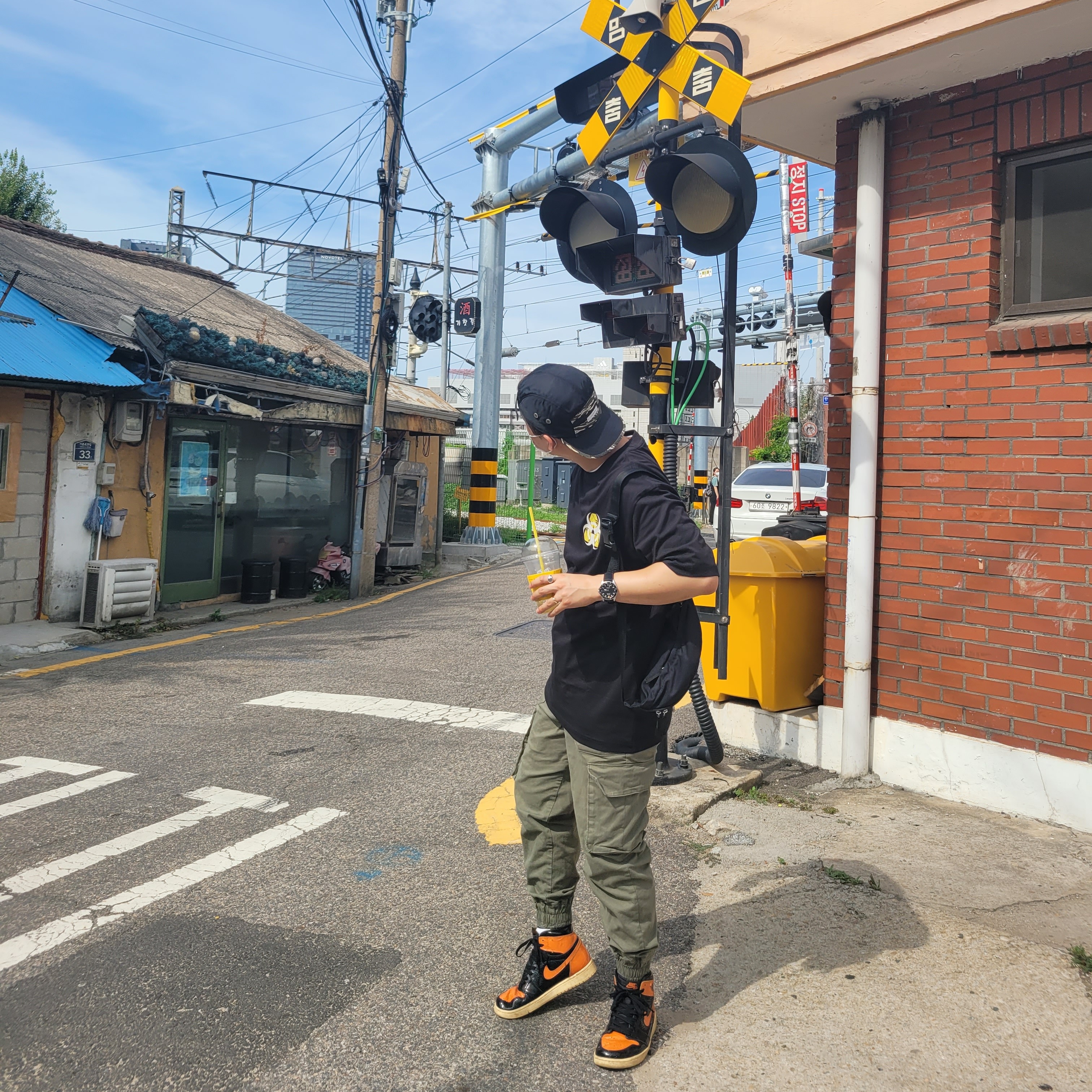 Palace Bio Hazard T-Shirt Black - 21SS, Jordan 1 Retro High Shattered Backboard 3.0 착용 스타일