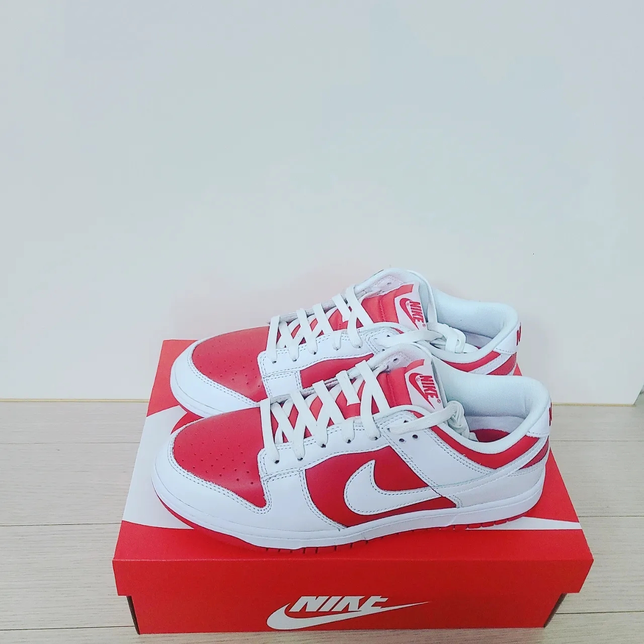 Nike Dunk Low Retro Championship Red, Nike Dunk Low Retro Black 착용 스타일 - 1
