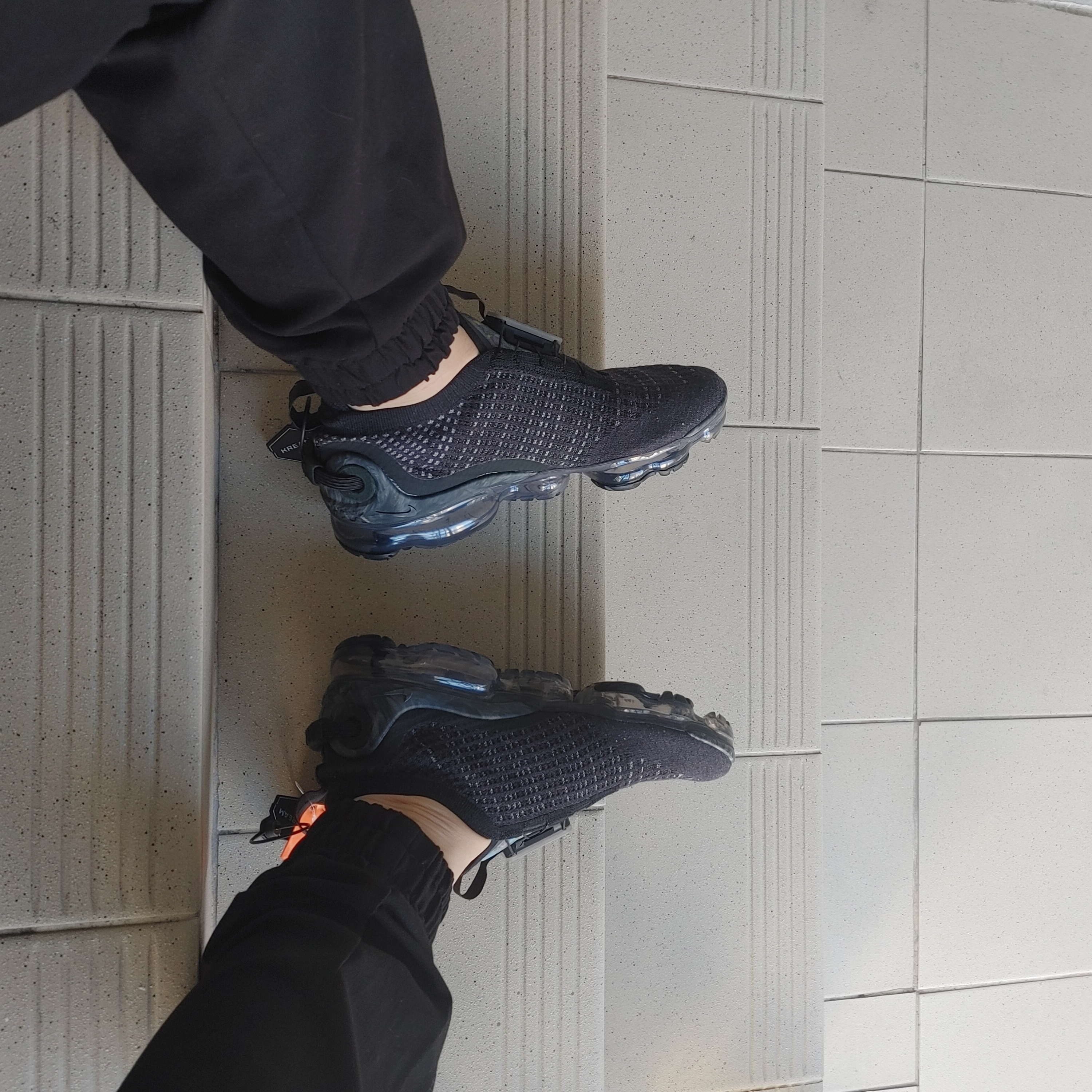Nike Air VaporMax 2020 Flyknit Black Dark Grey 착용 스타일 - 4