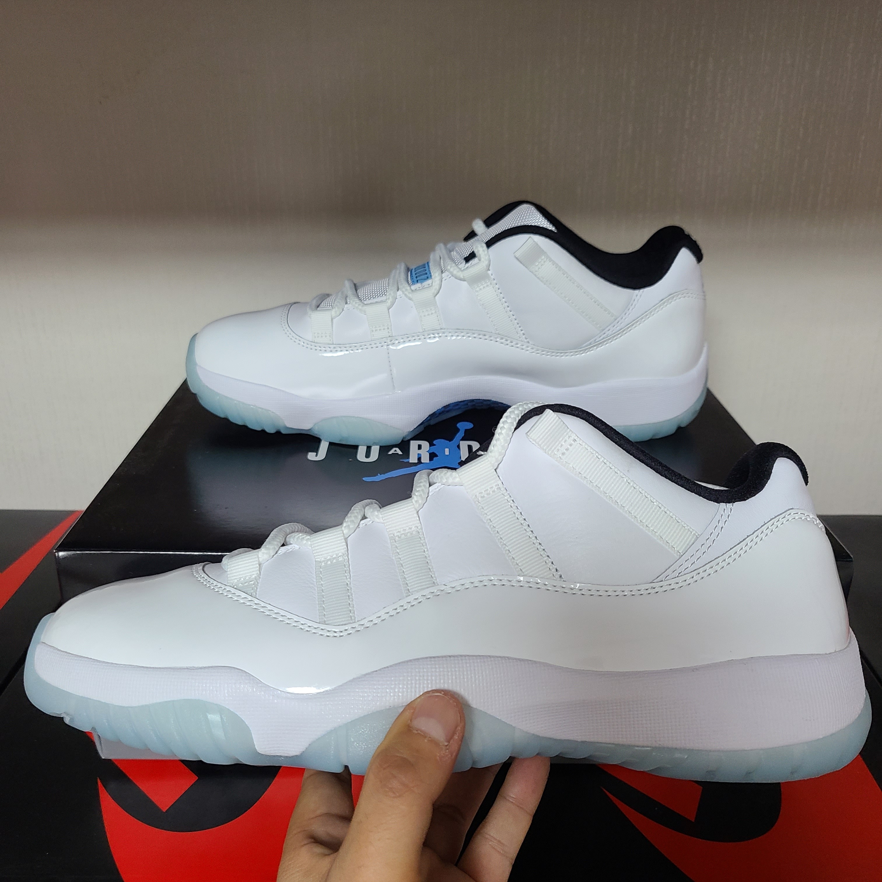 Jordan 11 Retro Low Legend Blue 착용 스타일