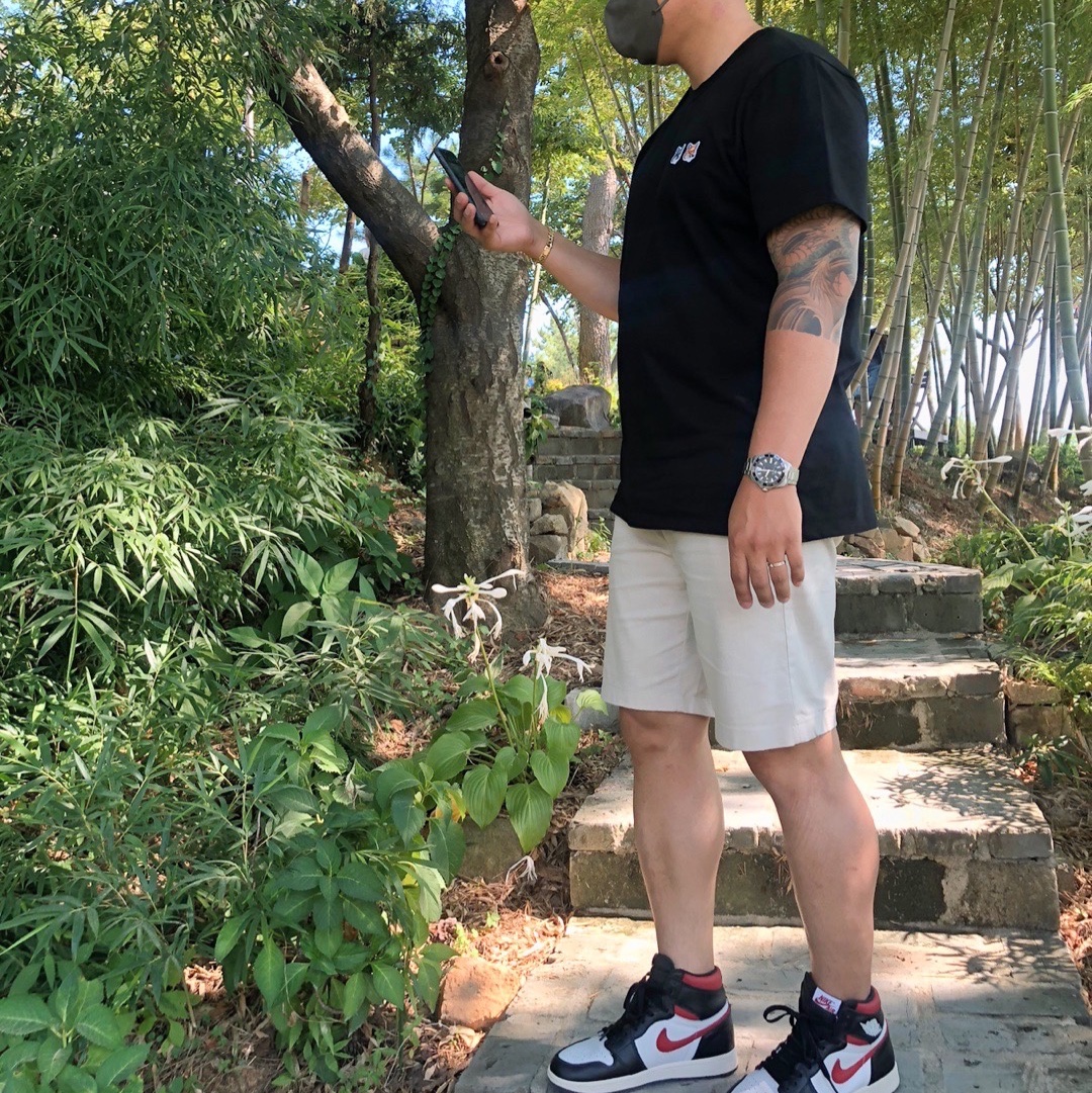 Jordan 1 Retro High OG Gym Red, Maison Kitsune Double Fox Head Patch Classic T-Shirt Anthracite 착용 스타일