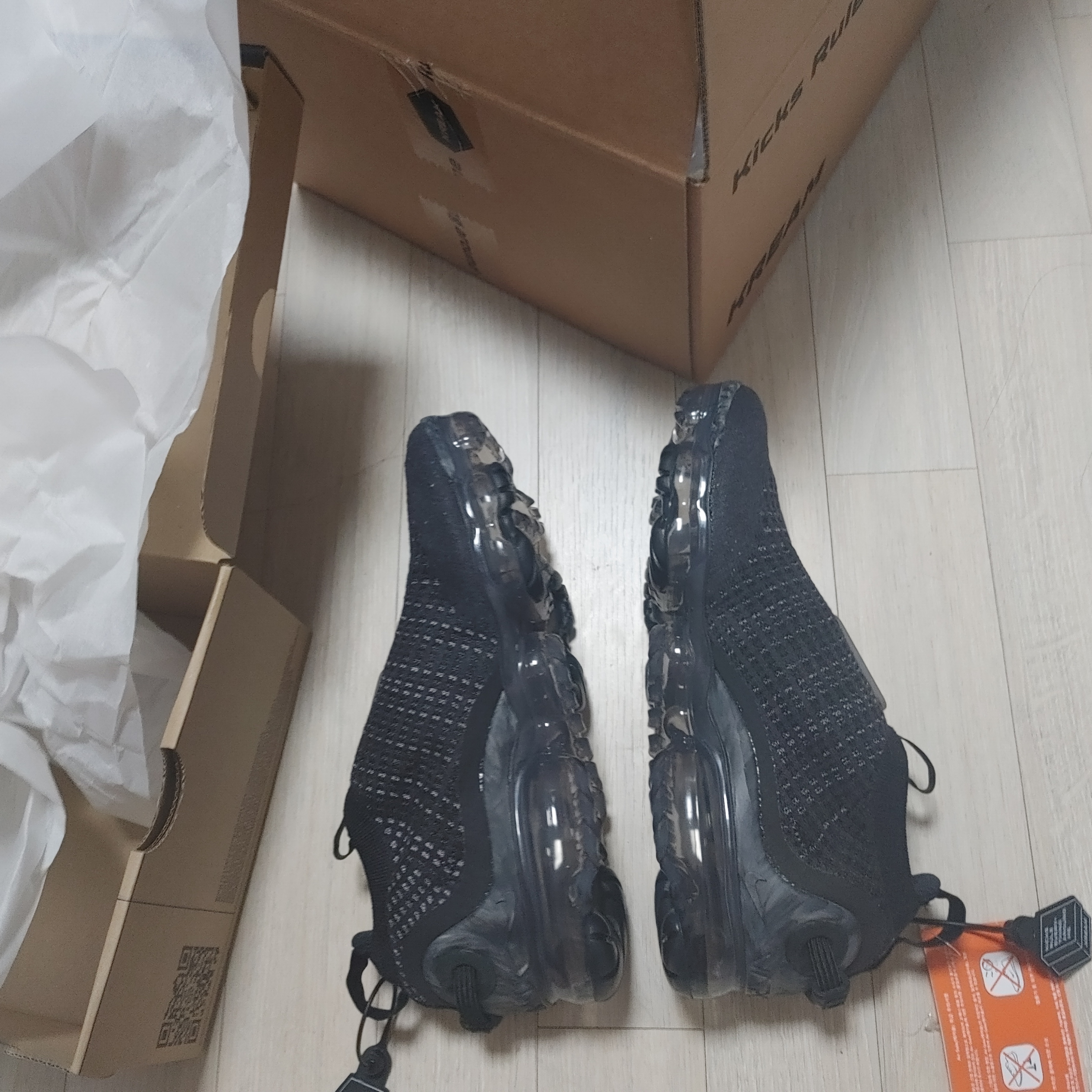 Nike Air VaporMax 2020 Flyknit Black Dark Grey 착용 스타일 - 2