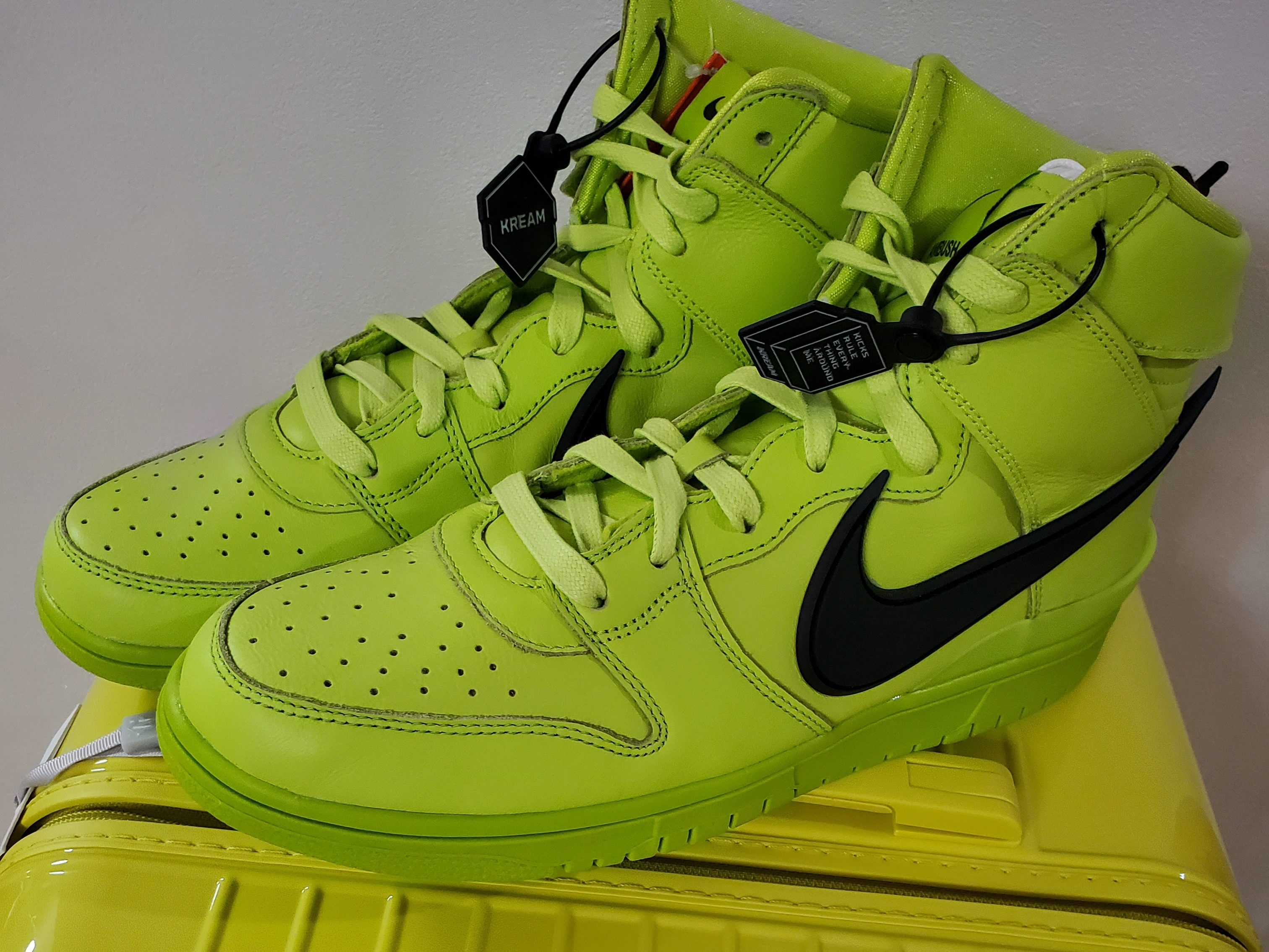 Nike x Ambush Dunk High Flash Lime 착용 스타일 - 1