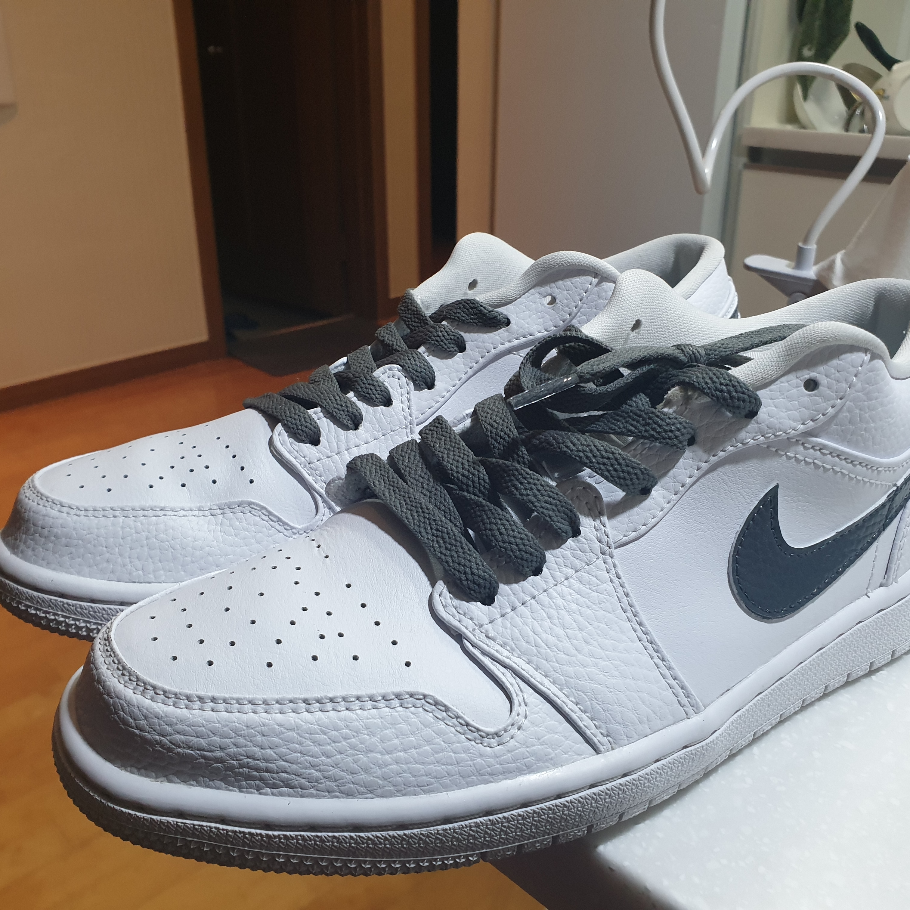 Jordan 1 Low Triple White Tumbled Leather 2020 착용 스타일