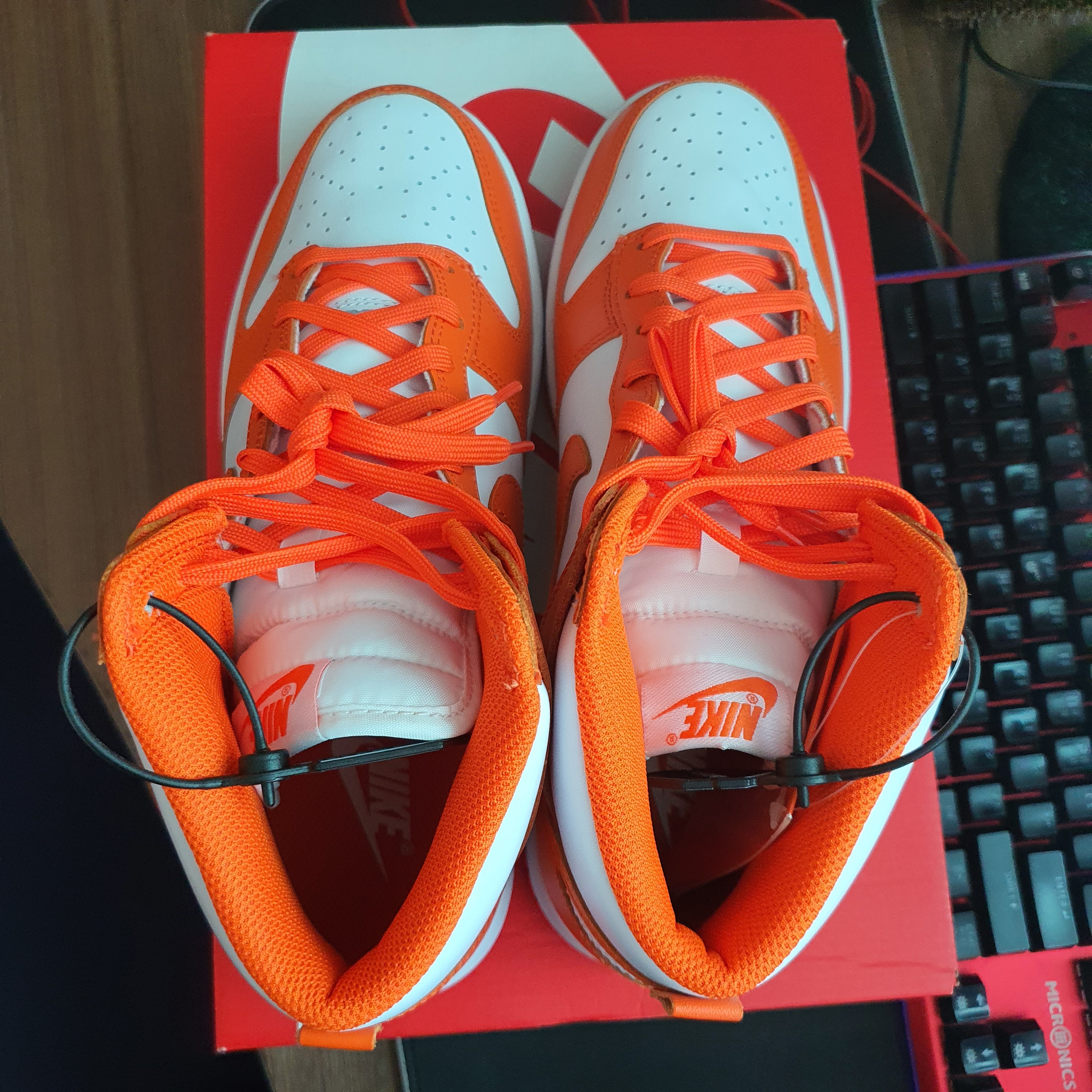 Nike Dunk High Retro Orange Blaze 착용 스타일 - 4