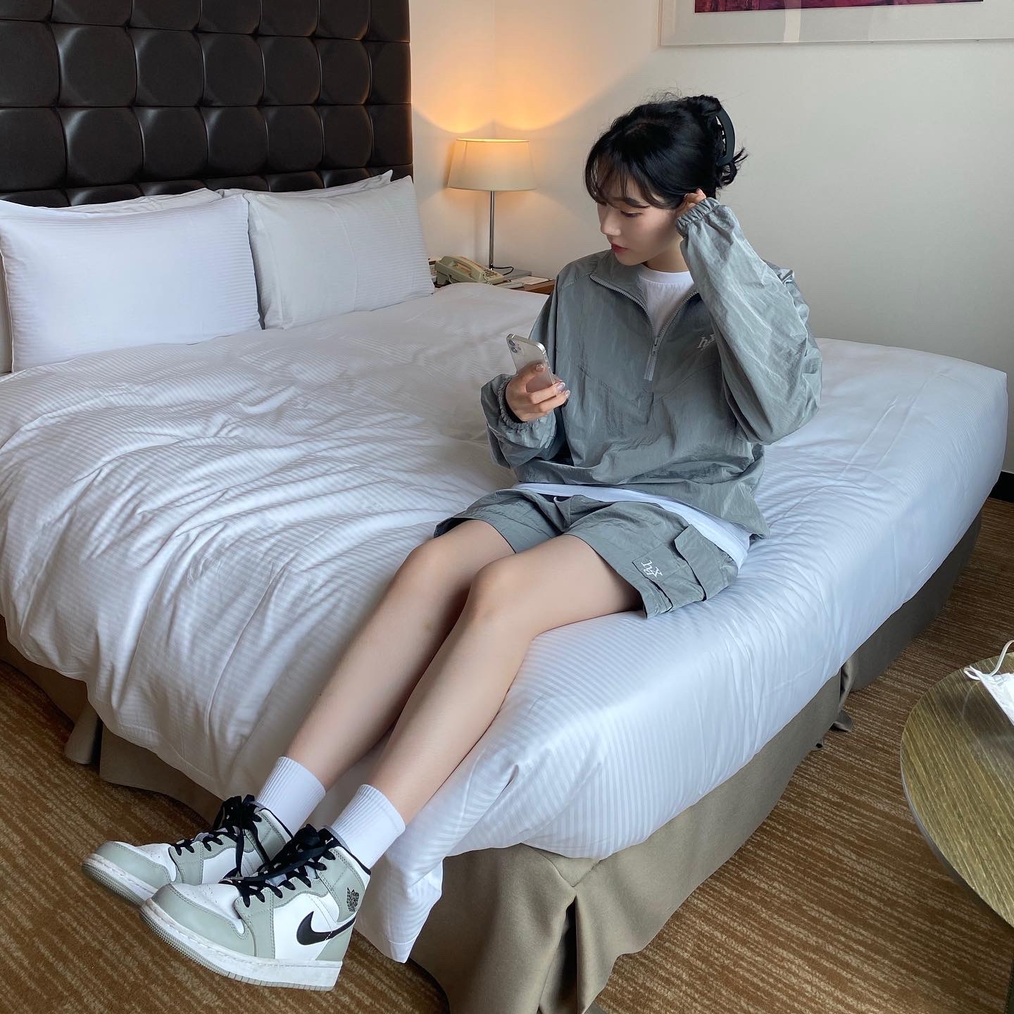 Jordan 1 Mid Light Smoke Grey 착용 스타일