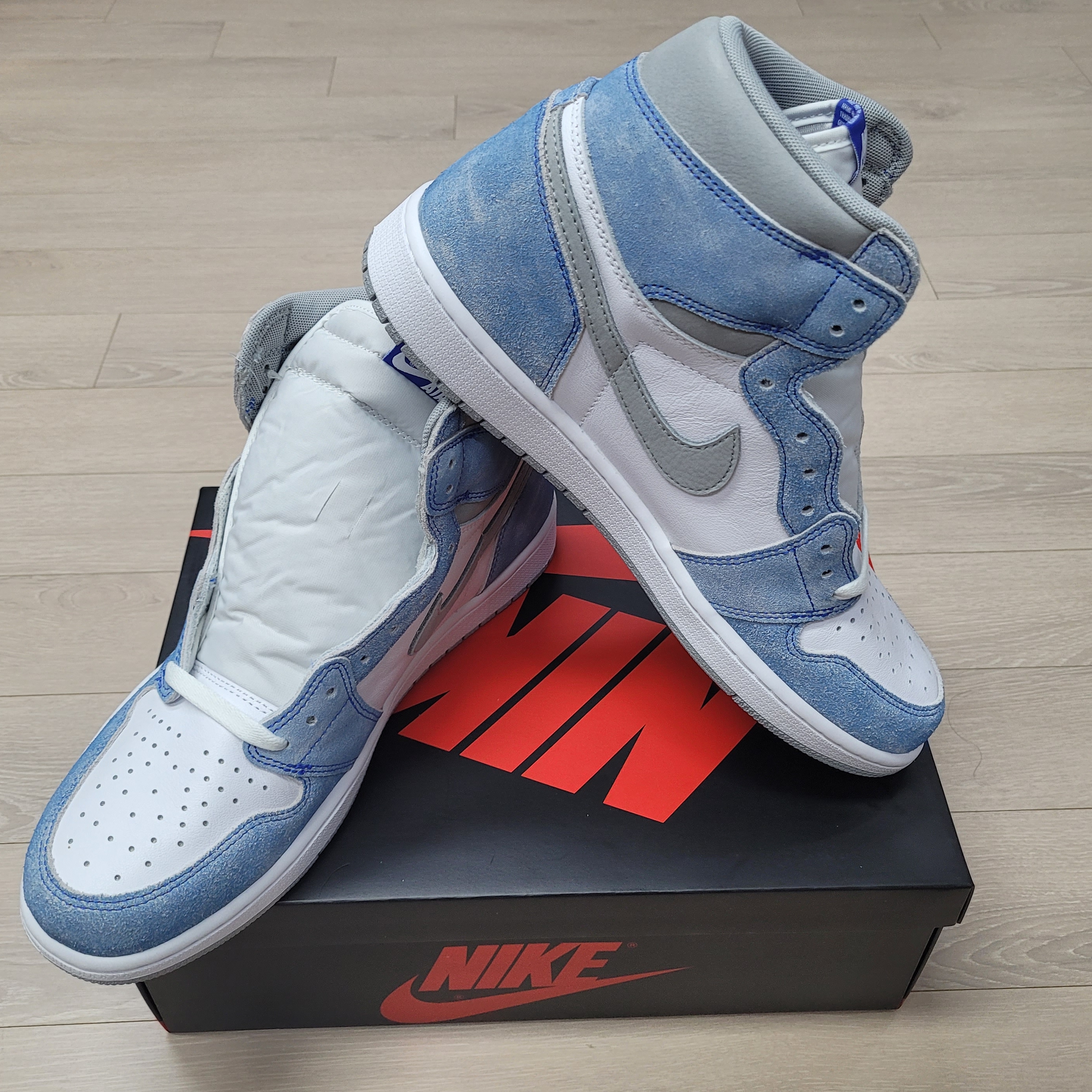 Jordan 1 Retro High OG Hyper Royal 착용 스타일 - 2