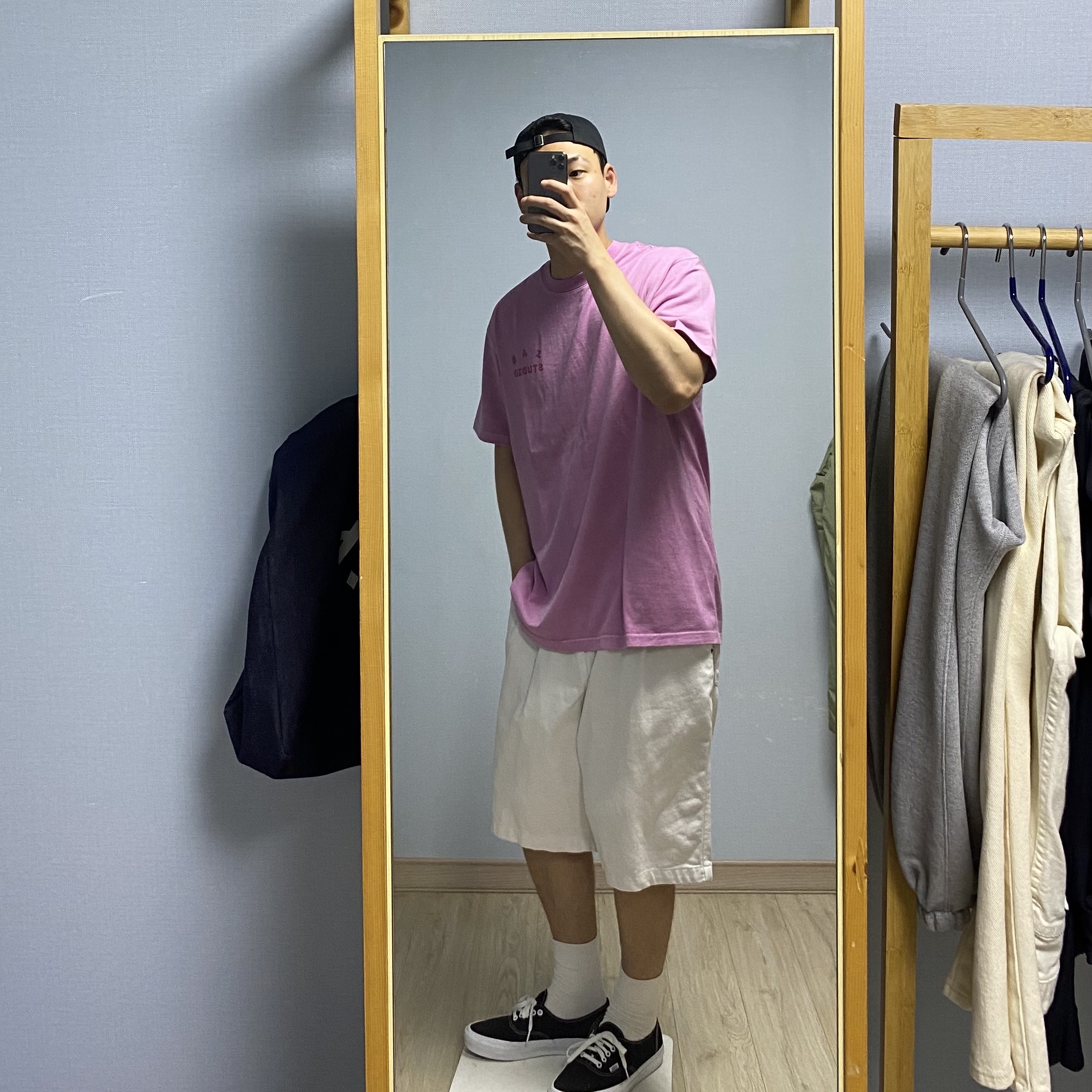 IAB Studio Pigment T-Shirt Magenta 착용 스타일