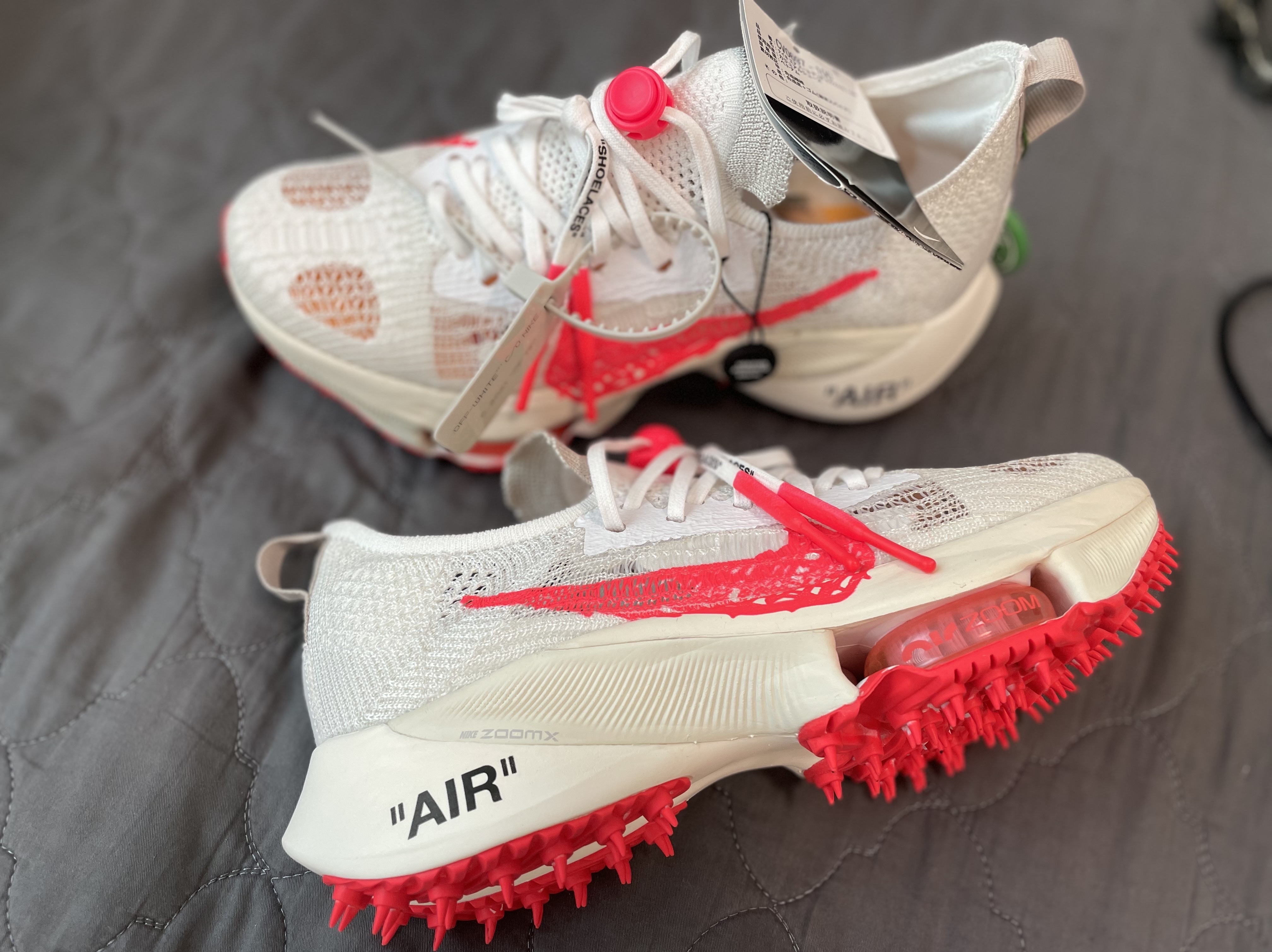 Nike x Off-White Air Zoom Tempo Next% Solar Red 착용 스타일 - 1