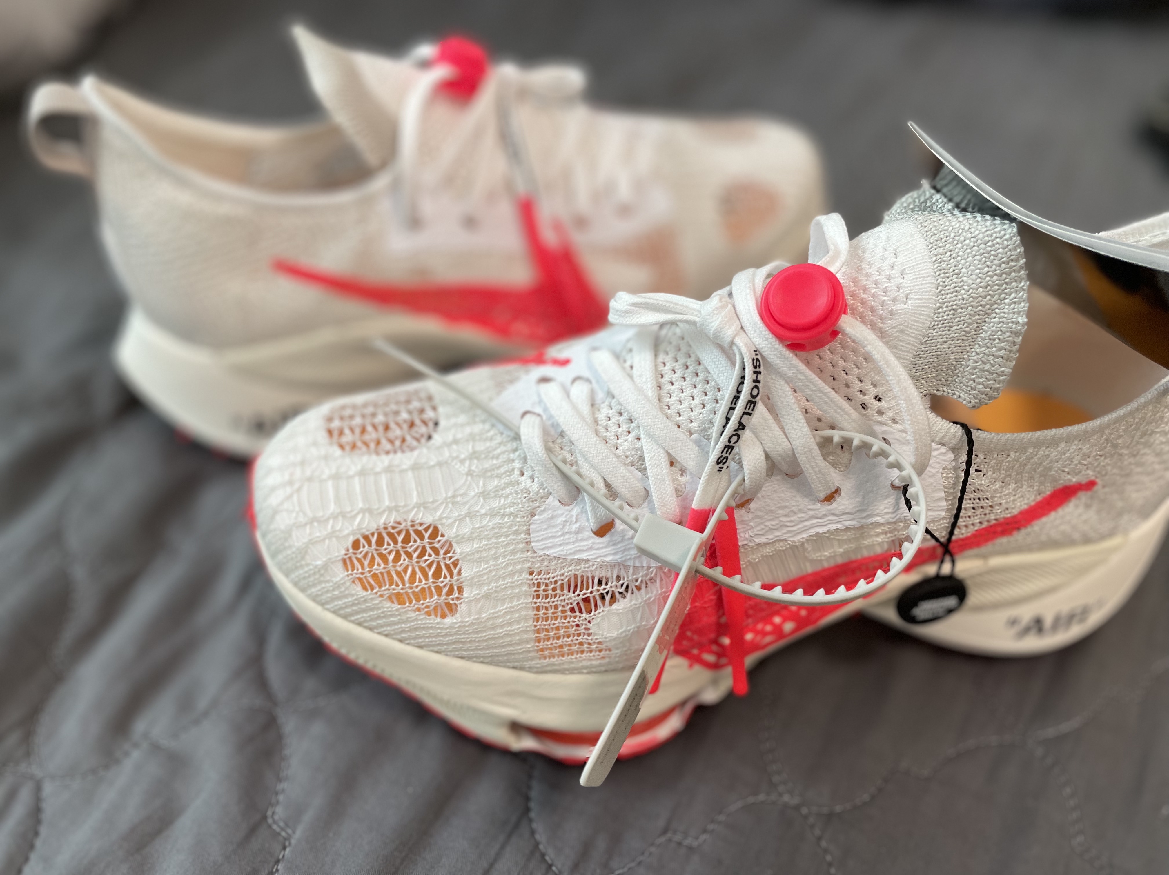 Nike x Off-White Air Zoom Tempo Next% Solar Red 착용 스타일 - 3