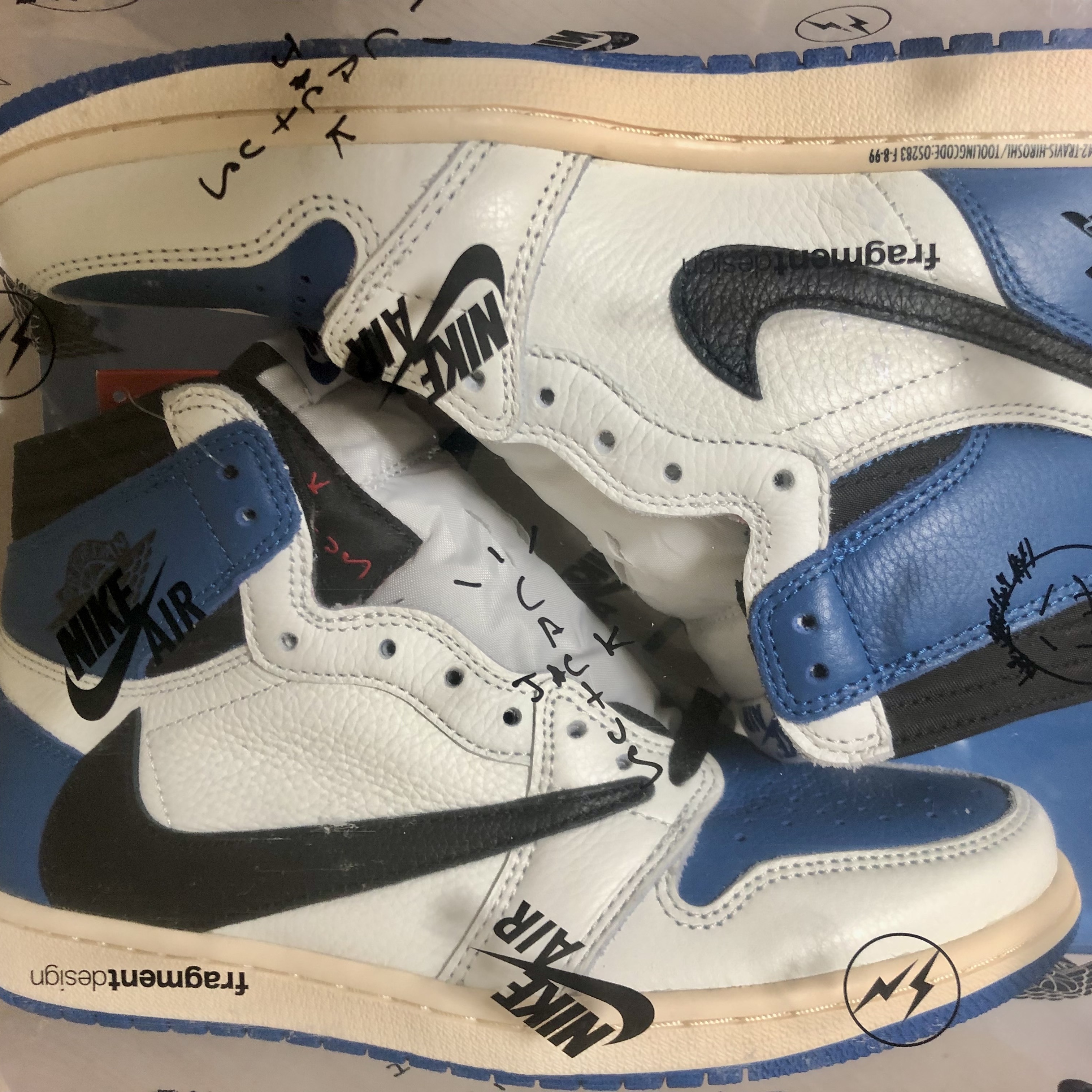 Jordan 1 x Travis Scott x Fragment Retro High OG SP Military Blue 착용 스타일