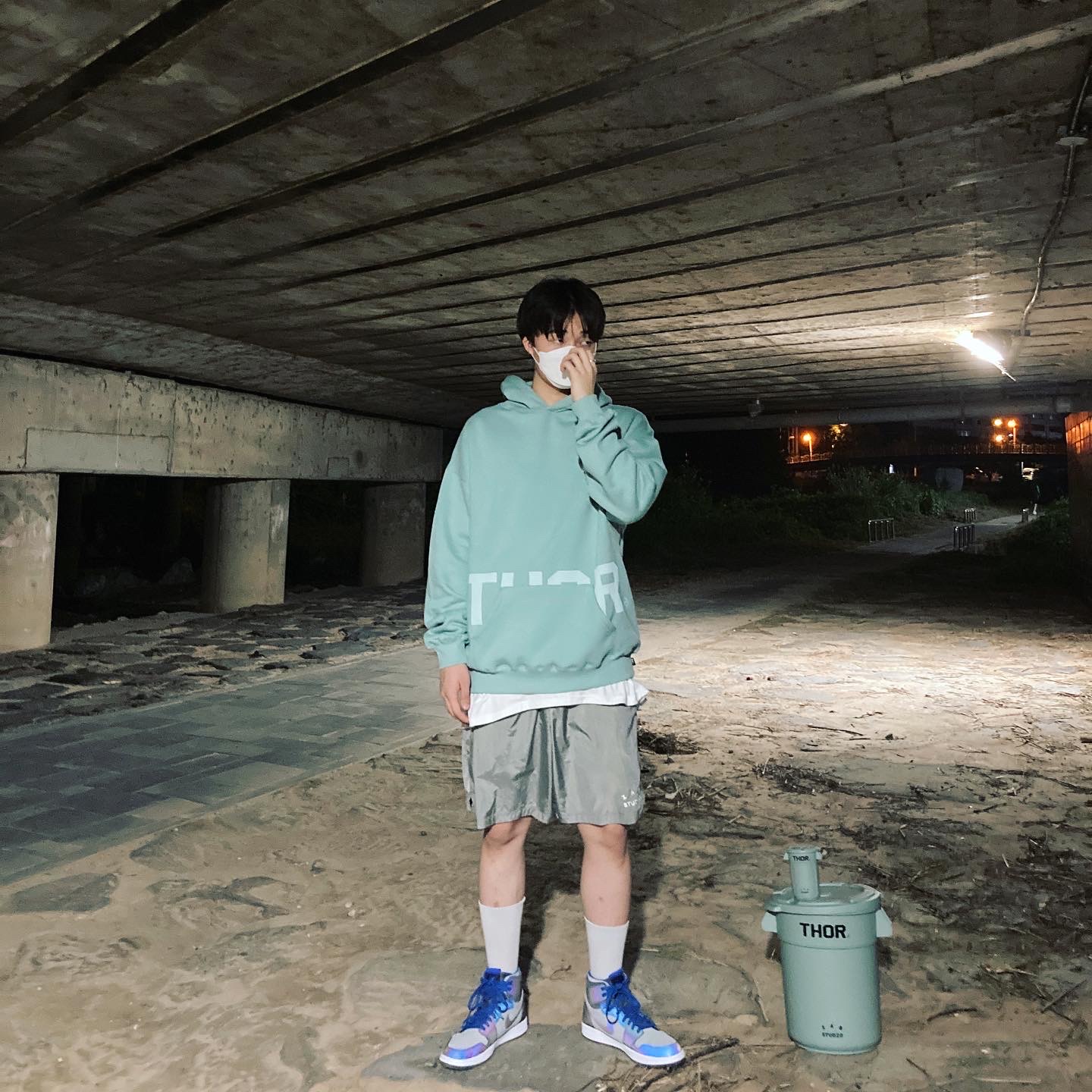 IAB Studio x Thor Hoodie Ash Green, IAB Studio x Thor Round Container Ash Green (12L & Mini) 착용 스타일