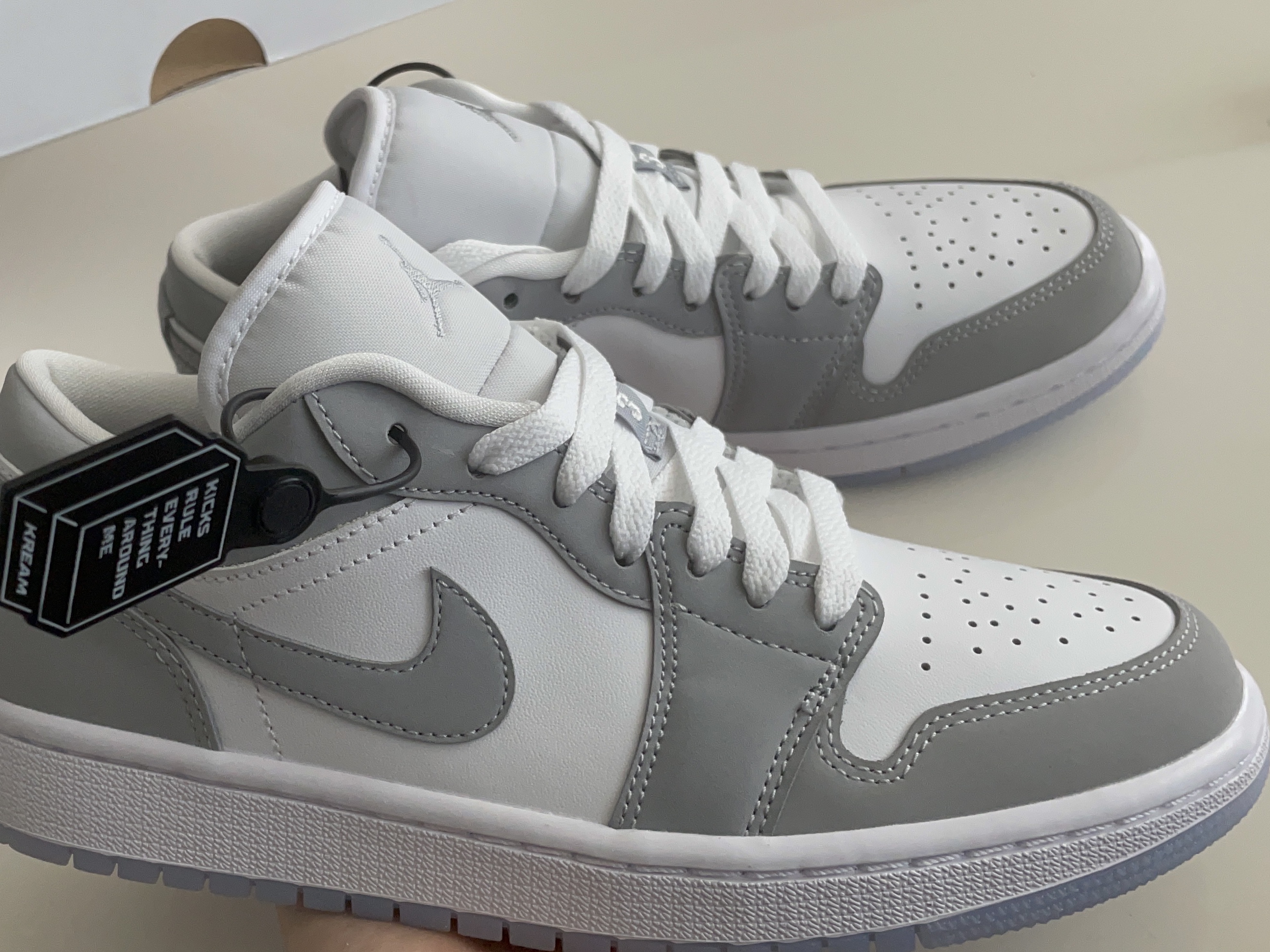 (W) Jordan 1 Low White Wolf Grey 착용 스타일