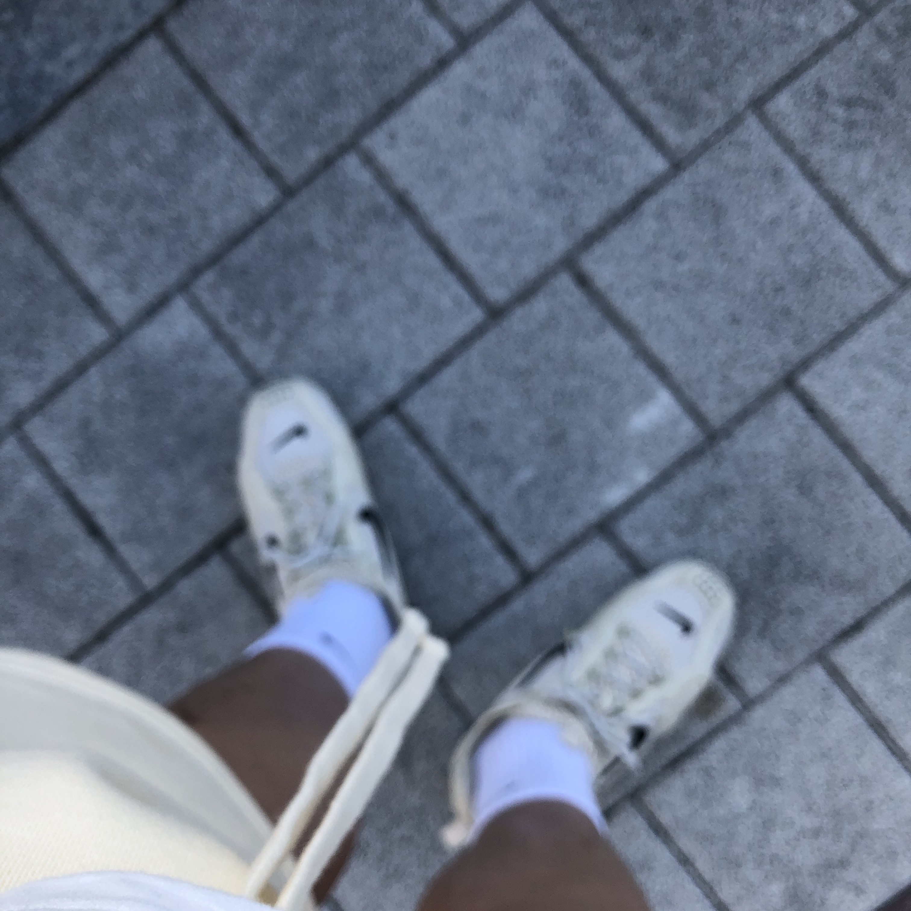 Essentials Sweatshorts Cream - 21SS, Stussy Basic Stussy T-Shirt White 2021 착용 스타일 - 1