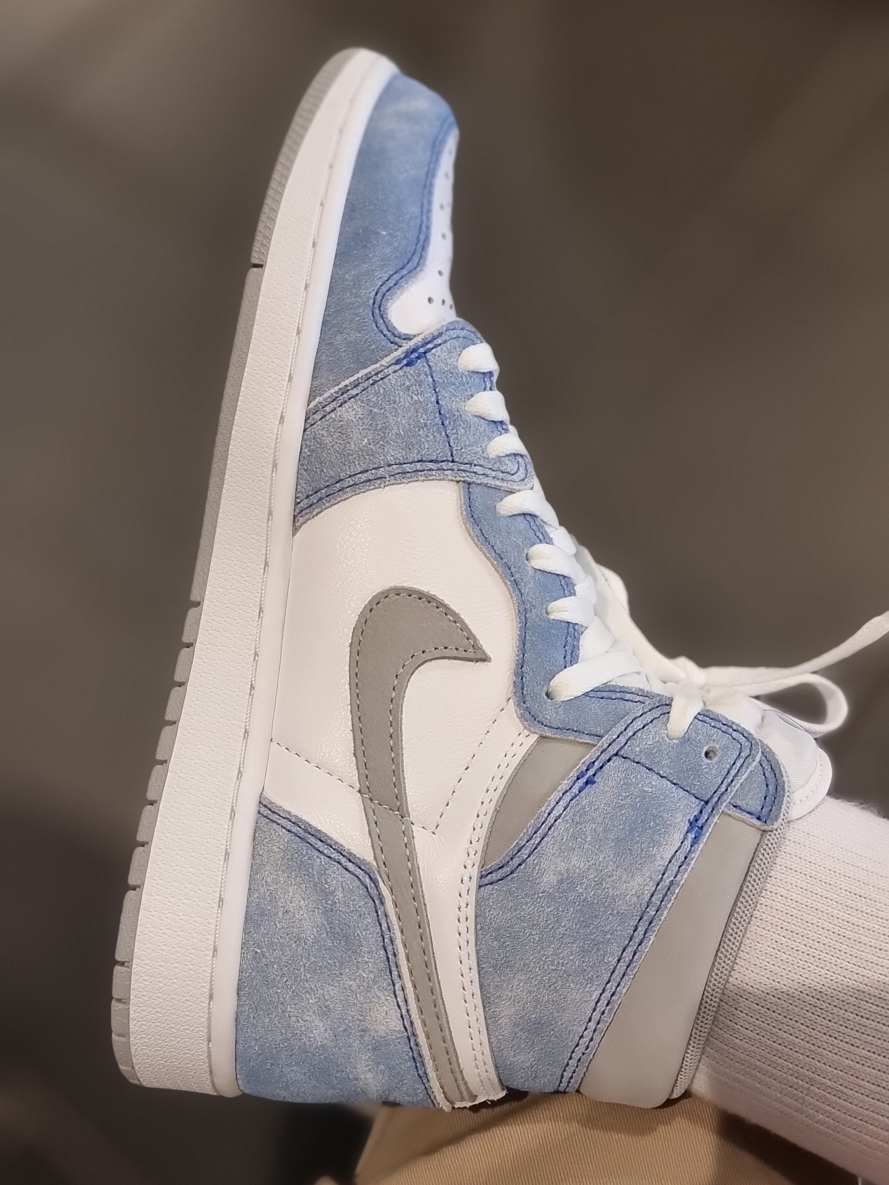 Jordan 1 Retro High OG Hyper Royal 착용 스타일