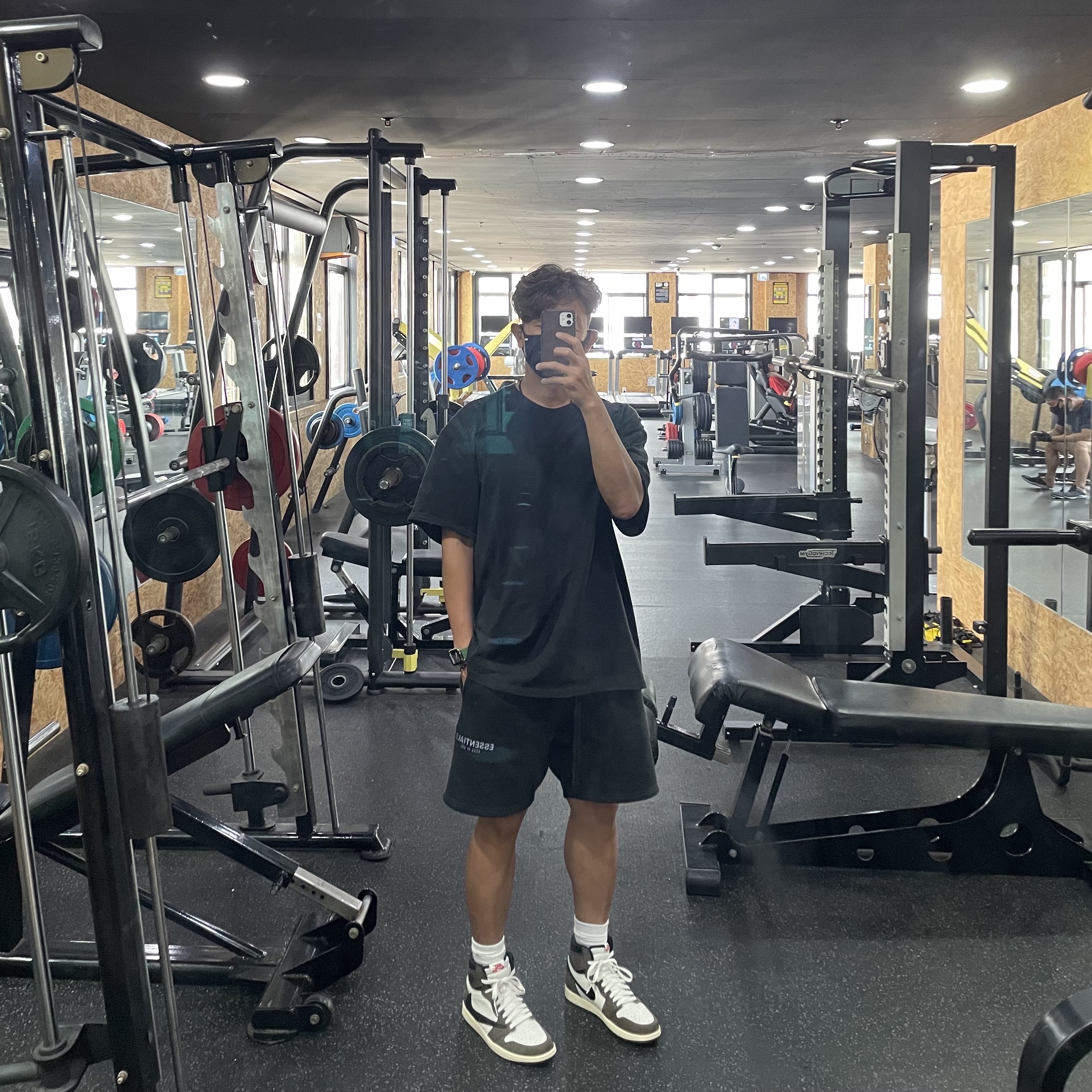 Essentials T-Shirt Black - 21SS, Essentials Sweatshorts Black - 21SS 착용 스타일 - 1