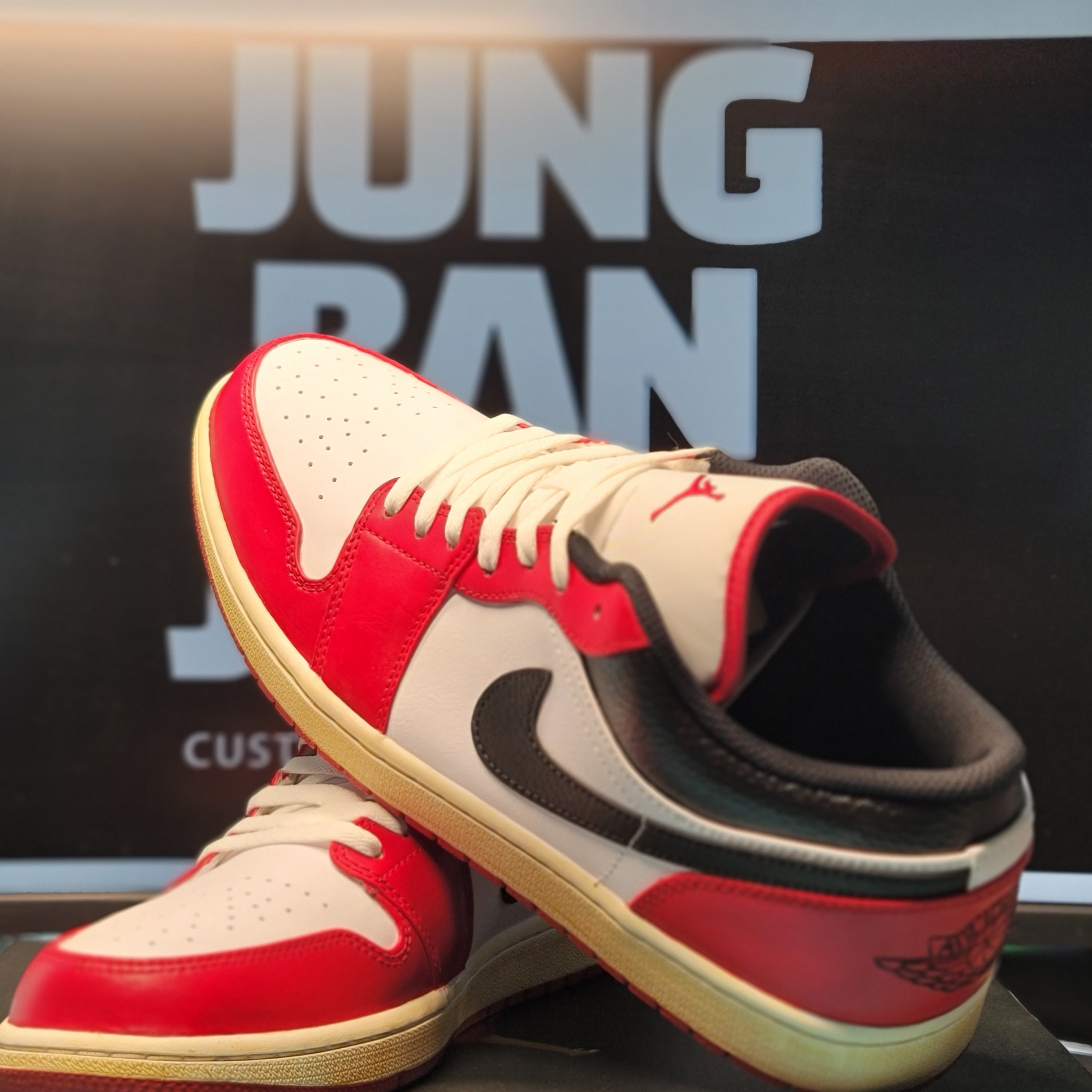 Jordan 1 Low White Red Black 착용 스타일 - 1