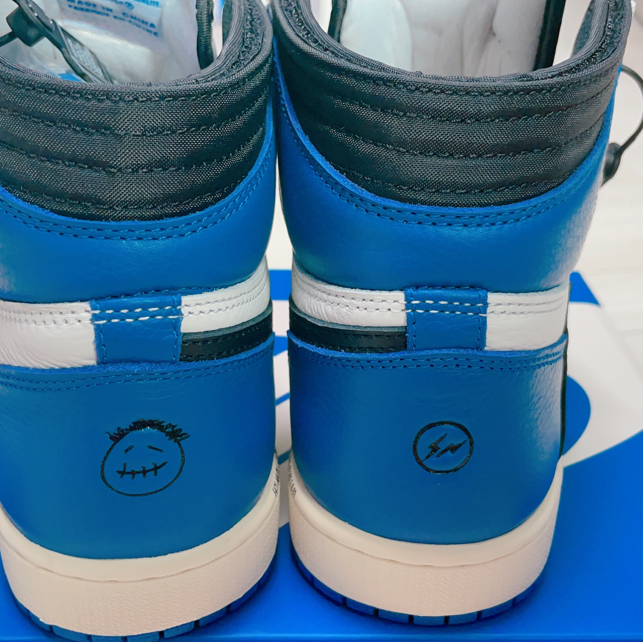 Jordan 1 x Travis Scott x Fragment Retro High OG SP Military Blue 착용 스타일 - 2