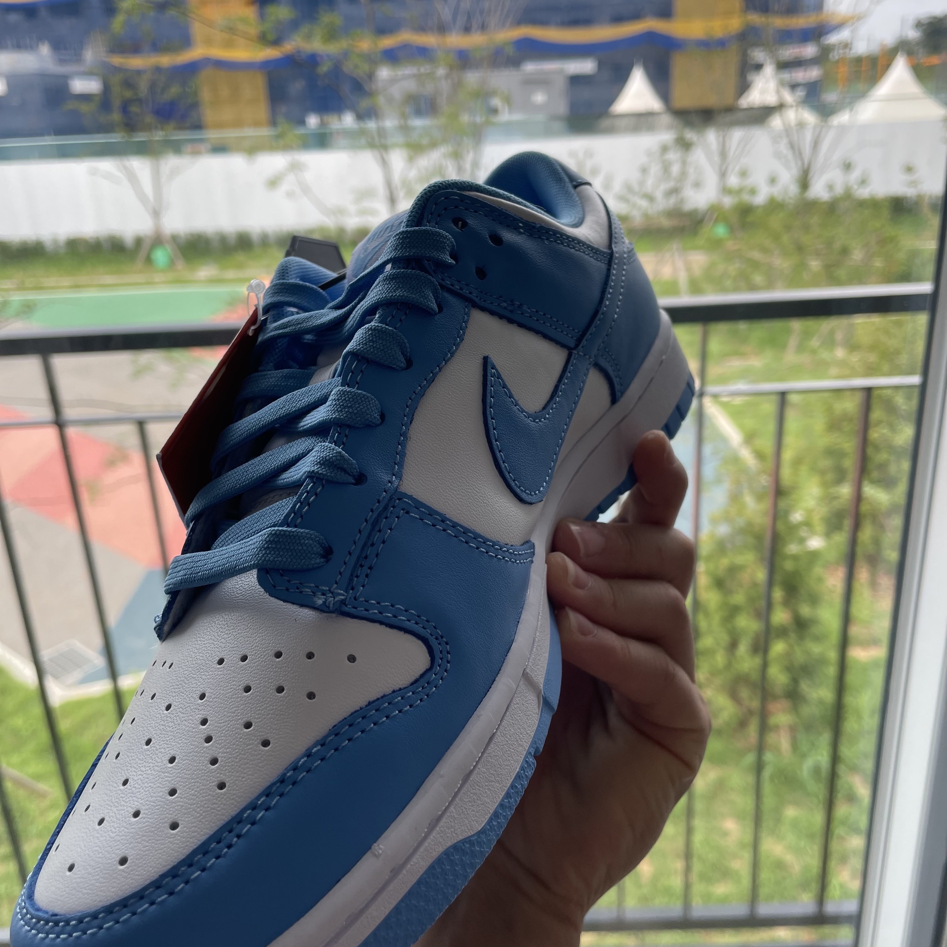 Nike Dunk Low Retro University Blue 착용 스타일 - 4