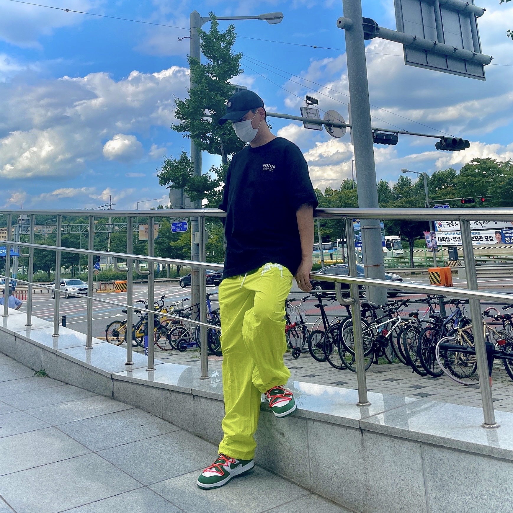 Supreme x Stone Island Painted Camo Nylon 6-Panel Black - 20FW, Nike x Stussy Beach Pants Bright Cactus 착용 스타일 - 1