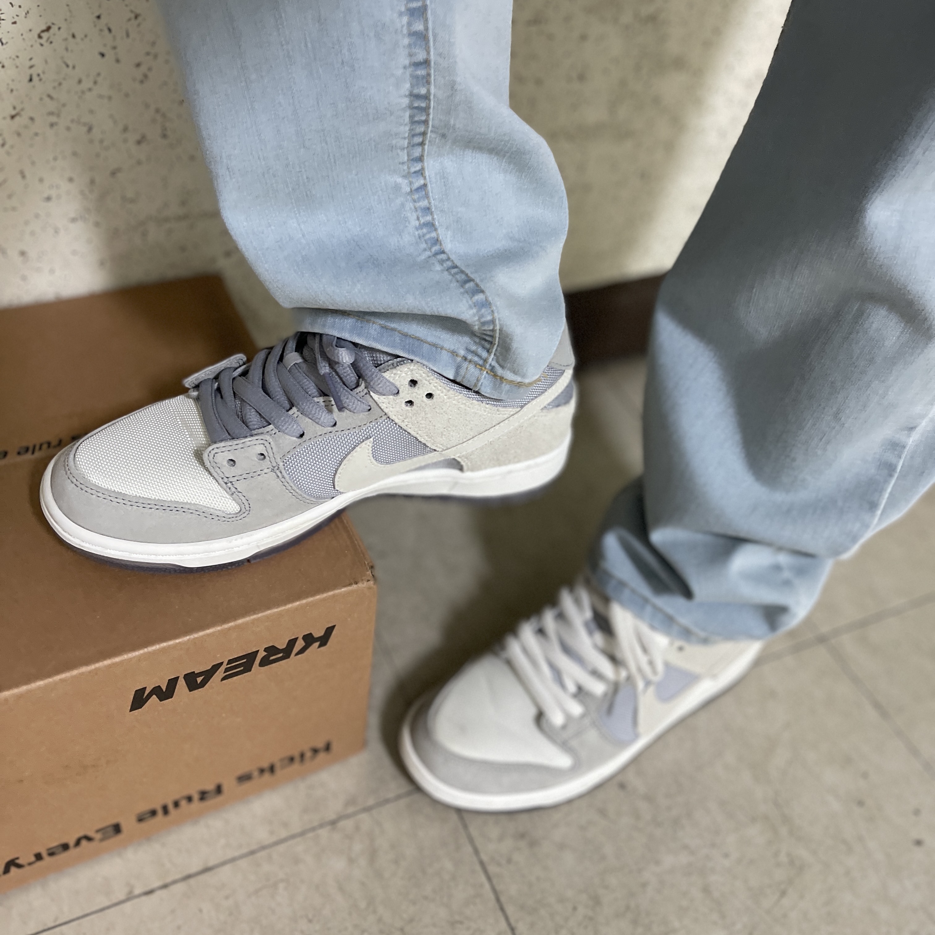 Nike SB Zoom Dunk Low Pro Wolf Grey 착용 스타일