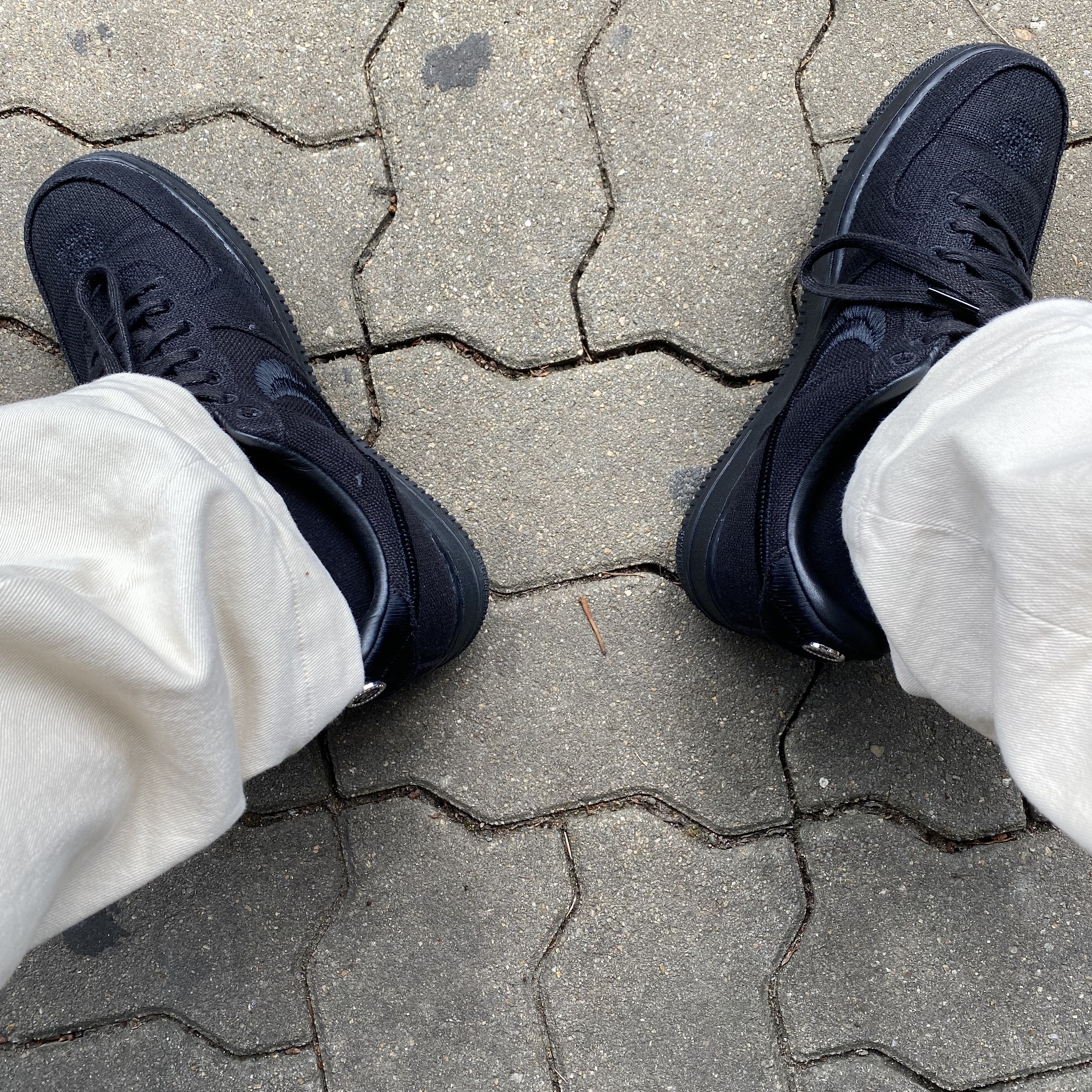 Nike x Stussy Air Force 1 Low Triple Black 착용 스타일 - 1