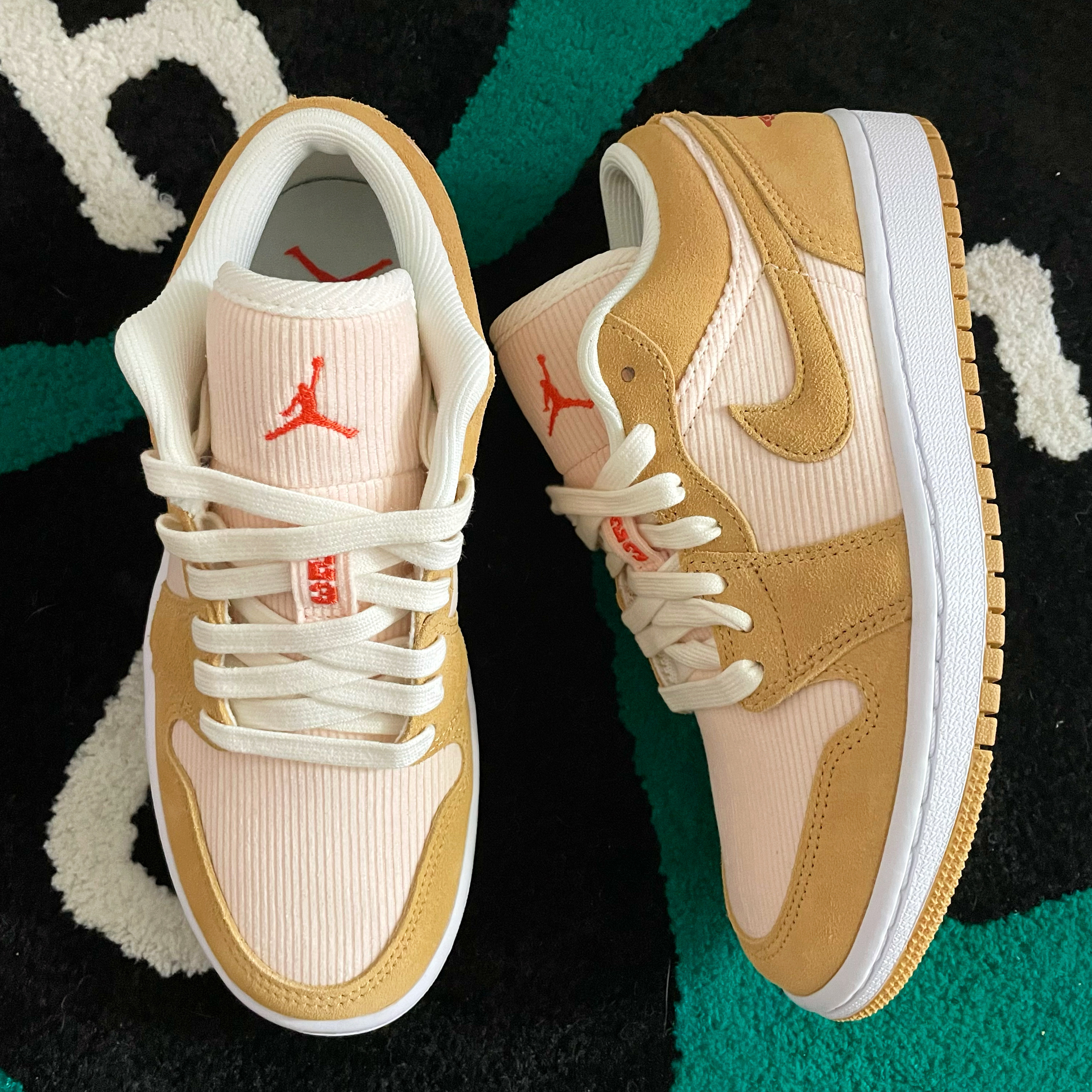 (W) Jordan 1 Low SE Corduroy Tan 착용 스타일