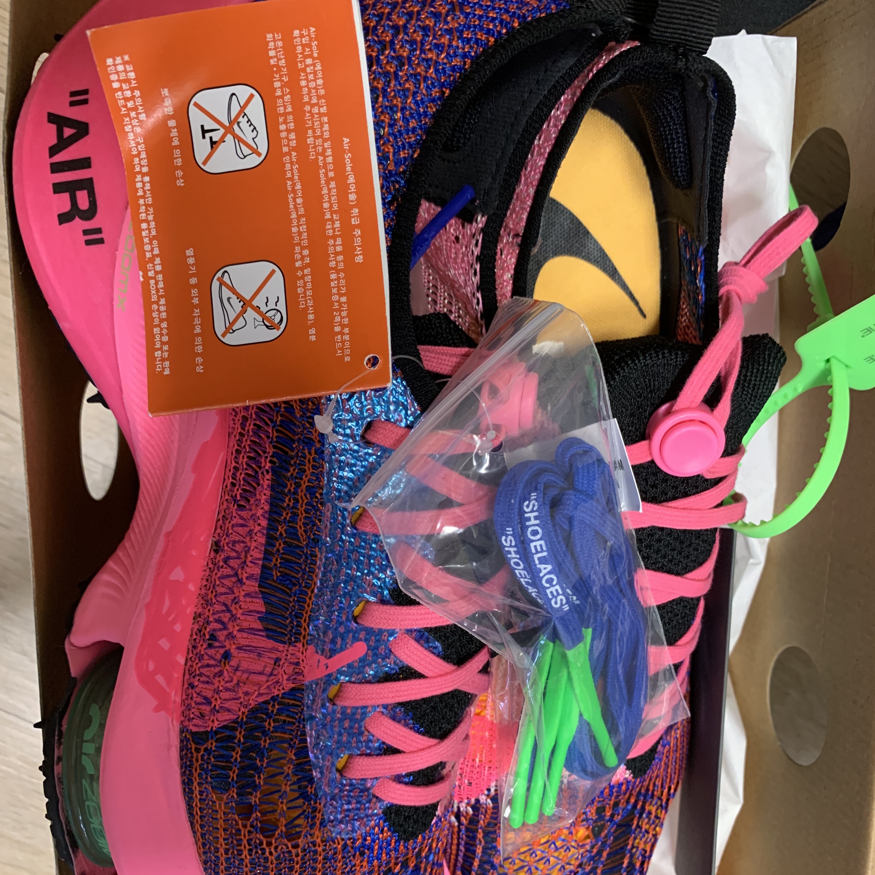 Nike x Off-White Air Zoom Tempo Next% Pink Glow 착용 스타일 - 1