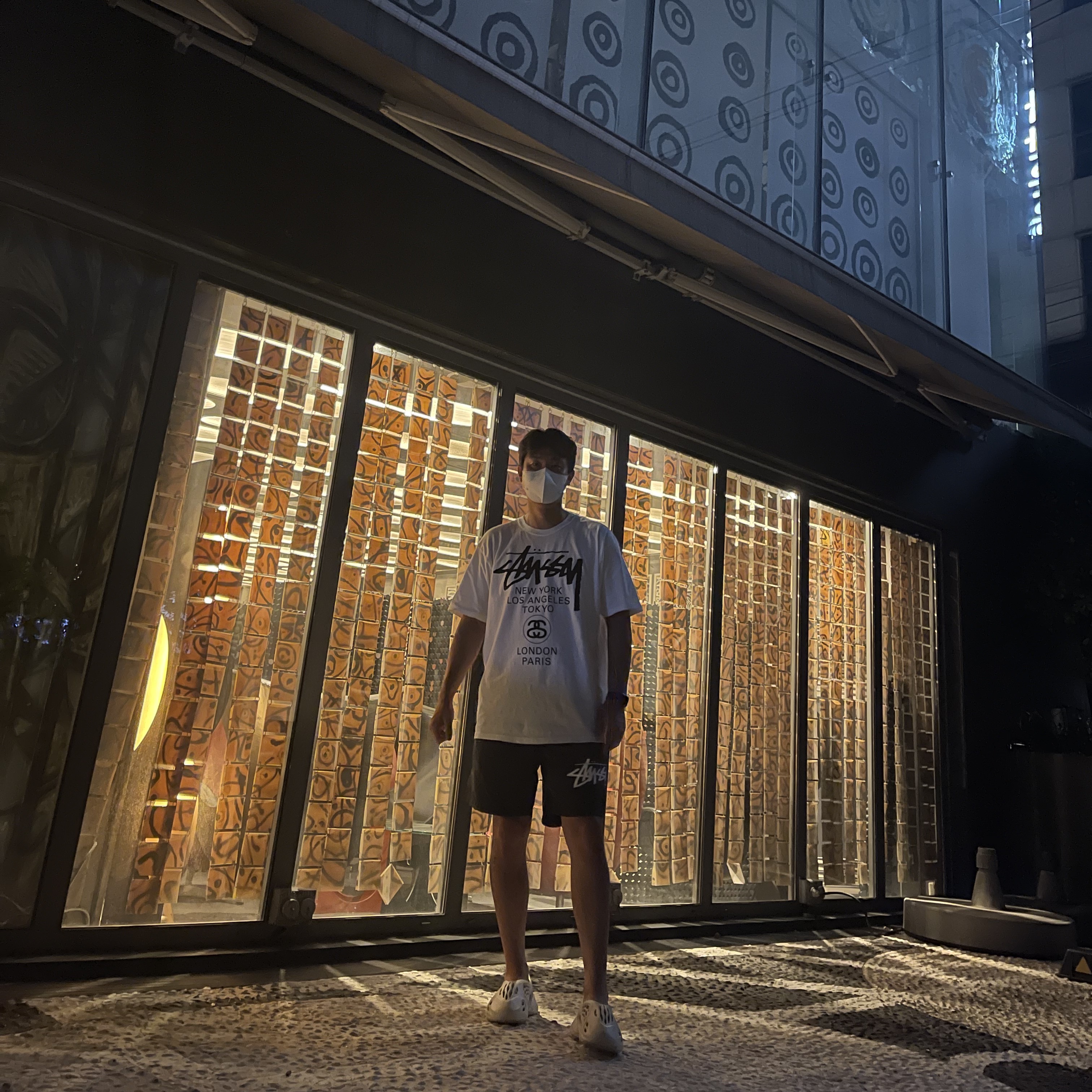 Nike x Stussy Water Shorts Off Noir, Stussy World Tour T-Shirt White 착용 스타일
