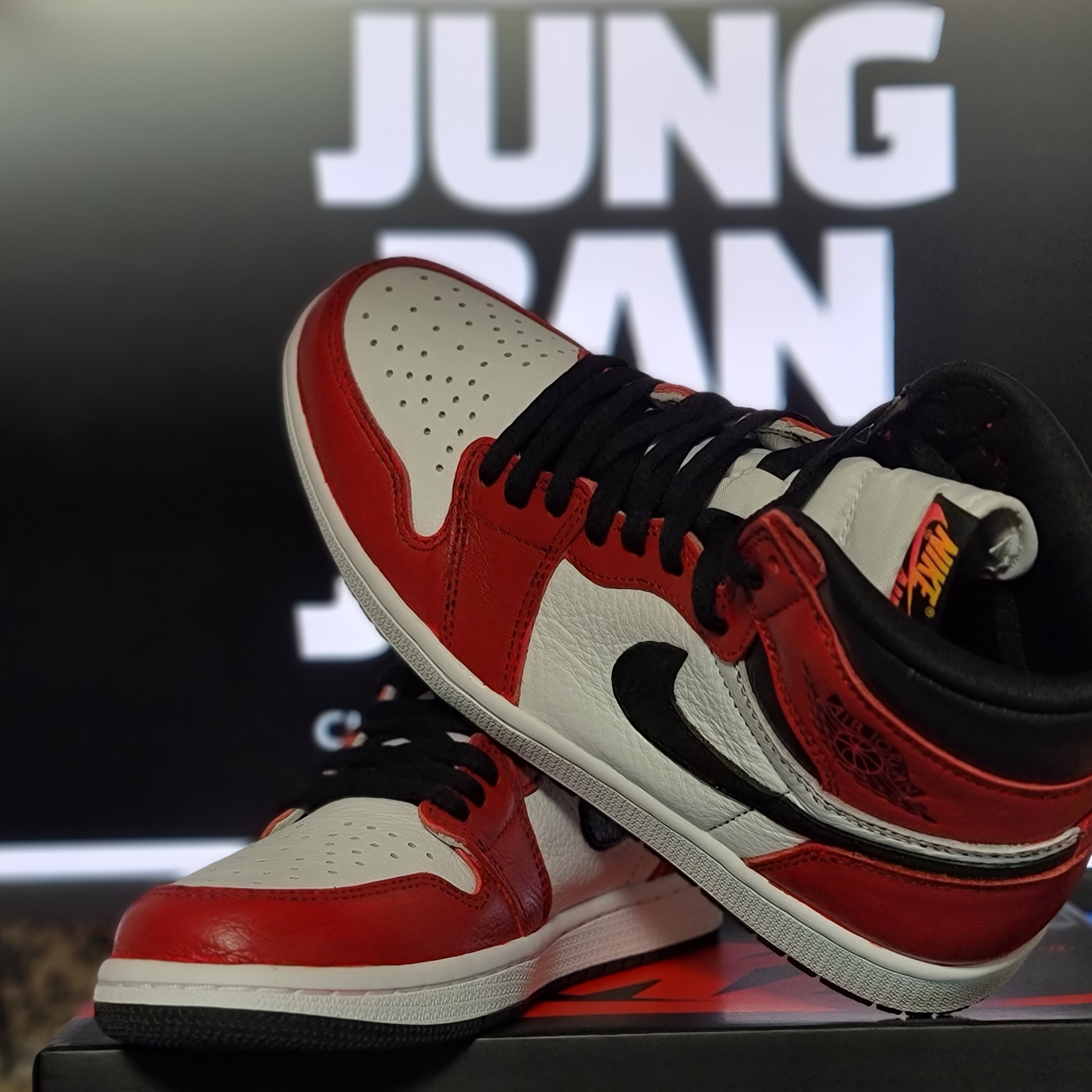 Jordan 1 Retro High OG Light Fusion Red 착용 스타일 - 4