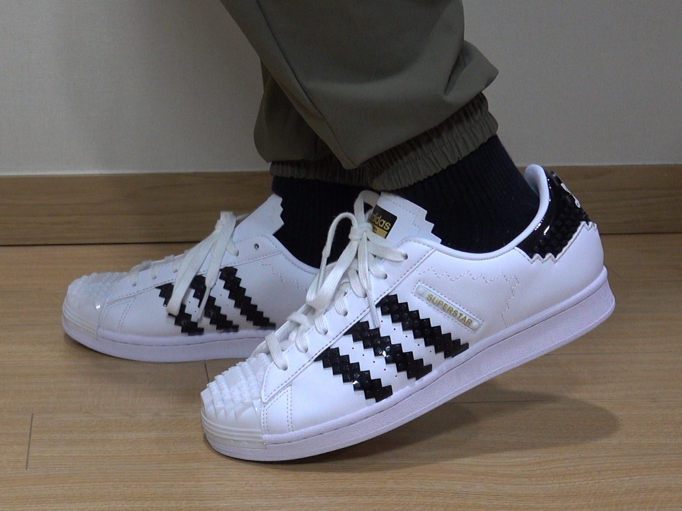 Adidas x Lego Superstar White Black 착용 스타일