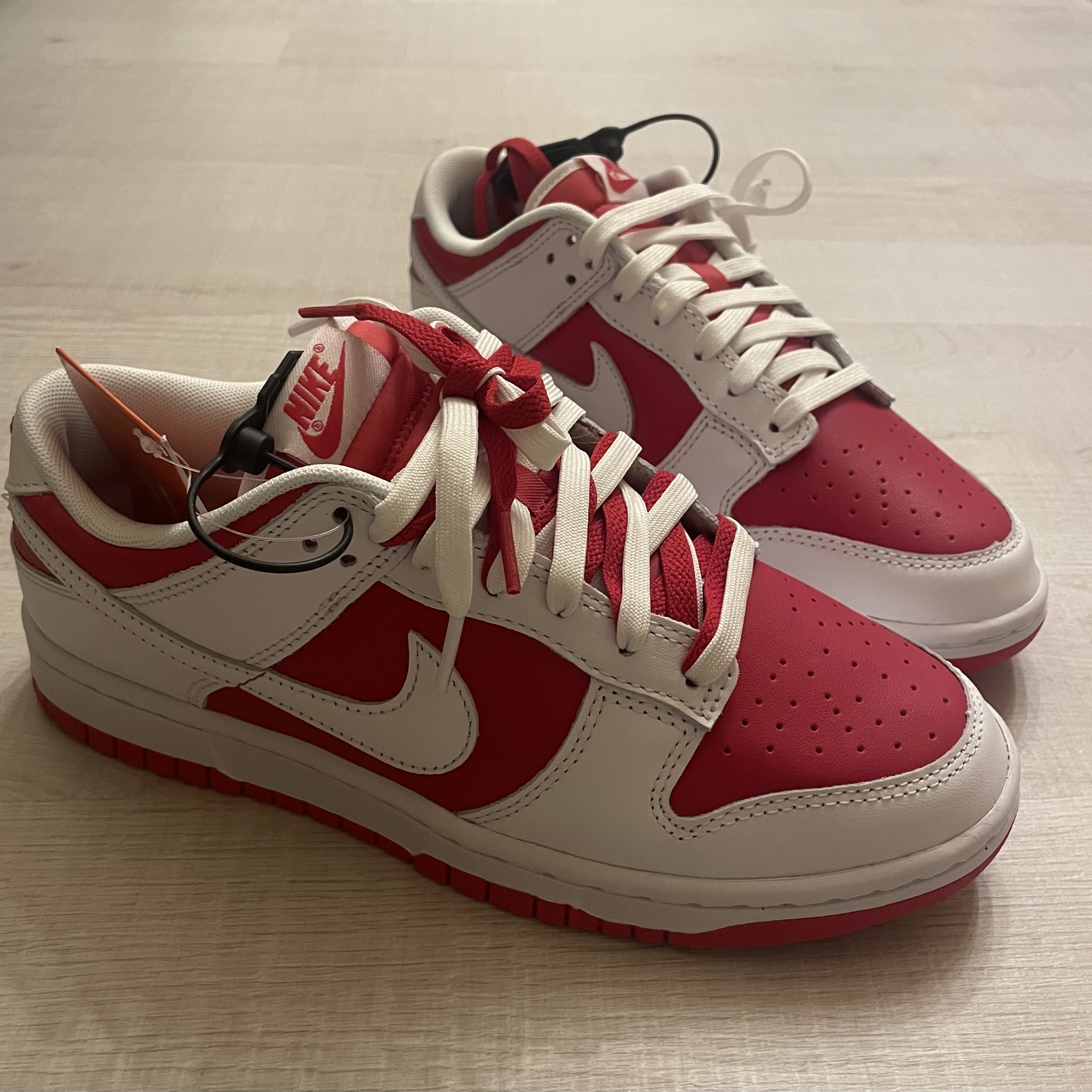 Nike Dunk Low Retro Championship Red 착용 스타일 - 1