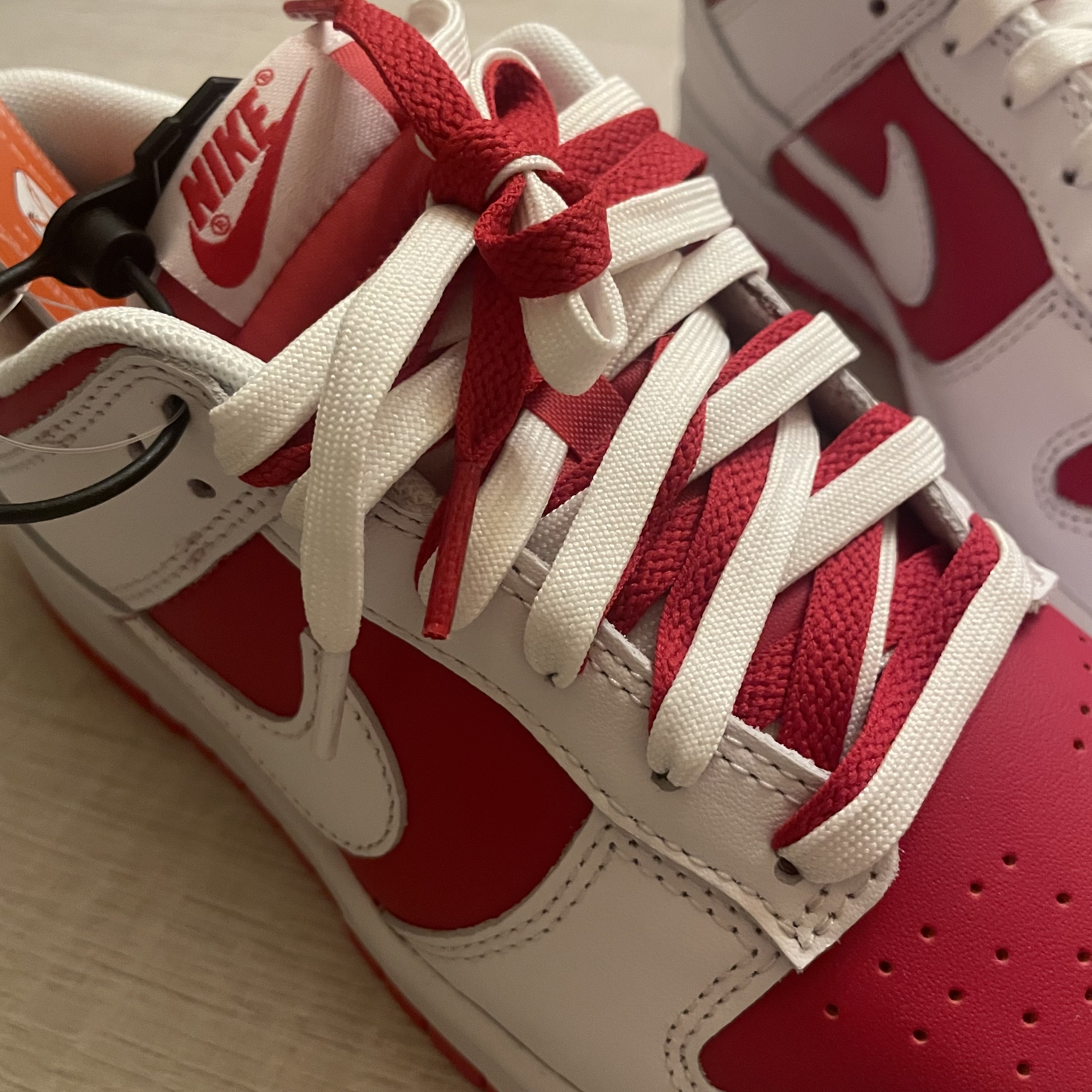 Nike Dunk Low Retro Championship Red 착용 스타일 - 3