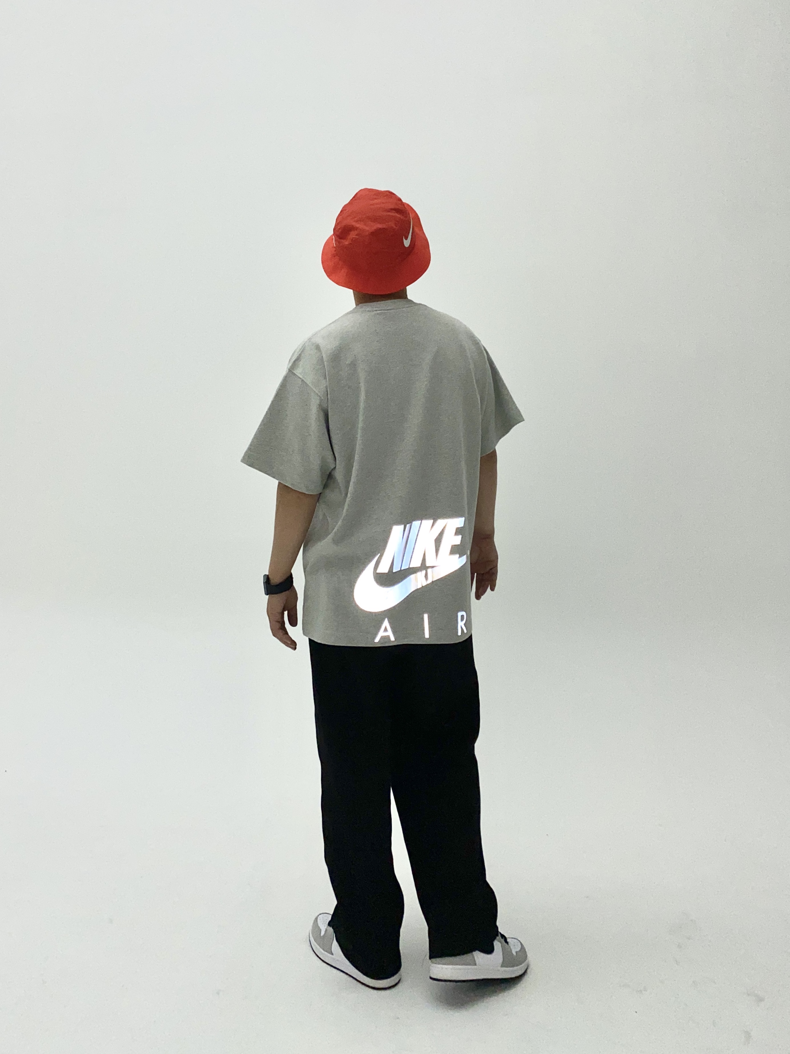 Jordan 1 Retro High OG Light Smoke Grey, Nike x Kim Jones Oversized T-Shirt Grey Heather - Asia 착용 스타일