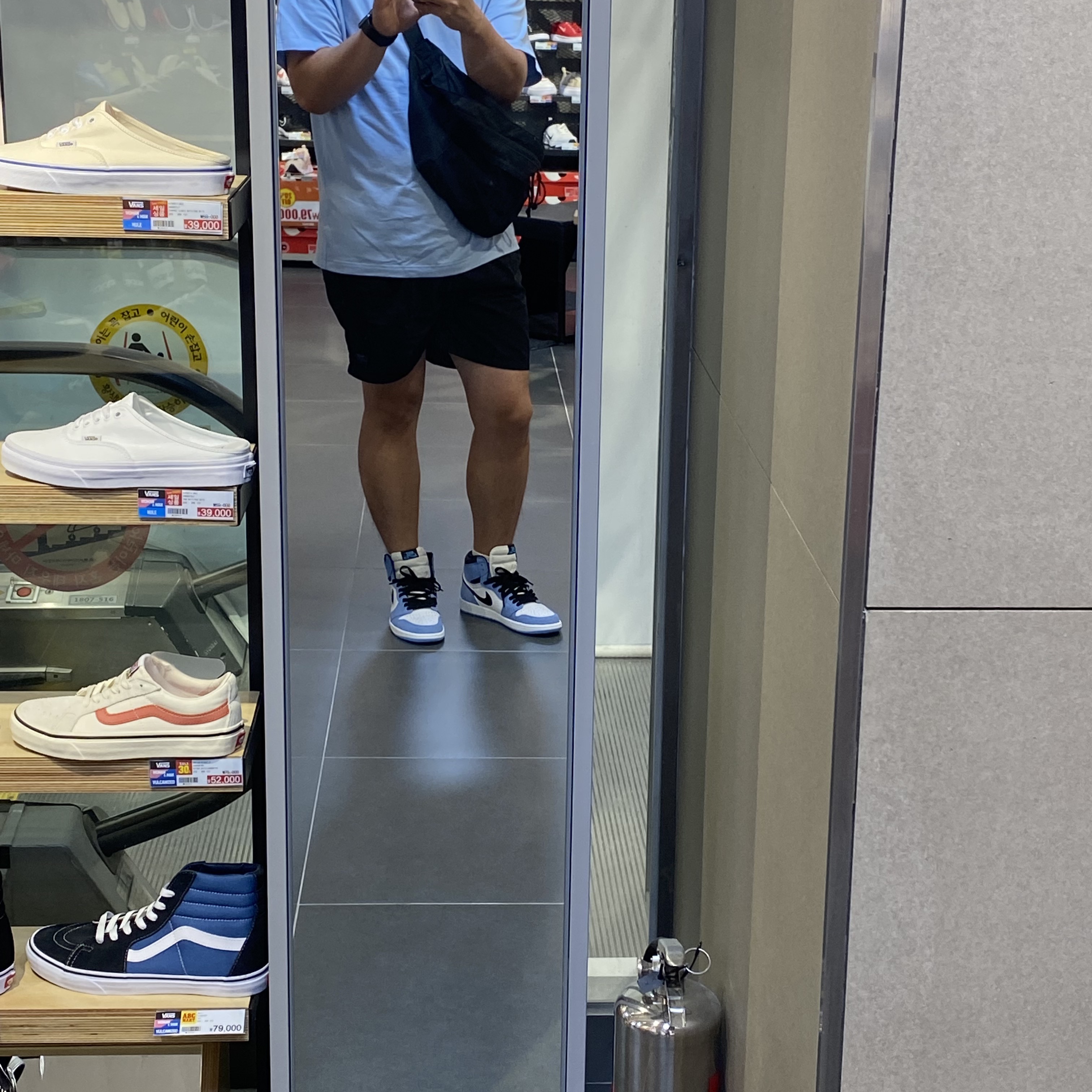 Jordan 1 Retro High OG University Blue, Nike NRG Solo Swoosh T-Shirt Psychic Blue - US/EU 착용 스타일 - 2