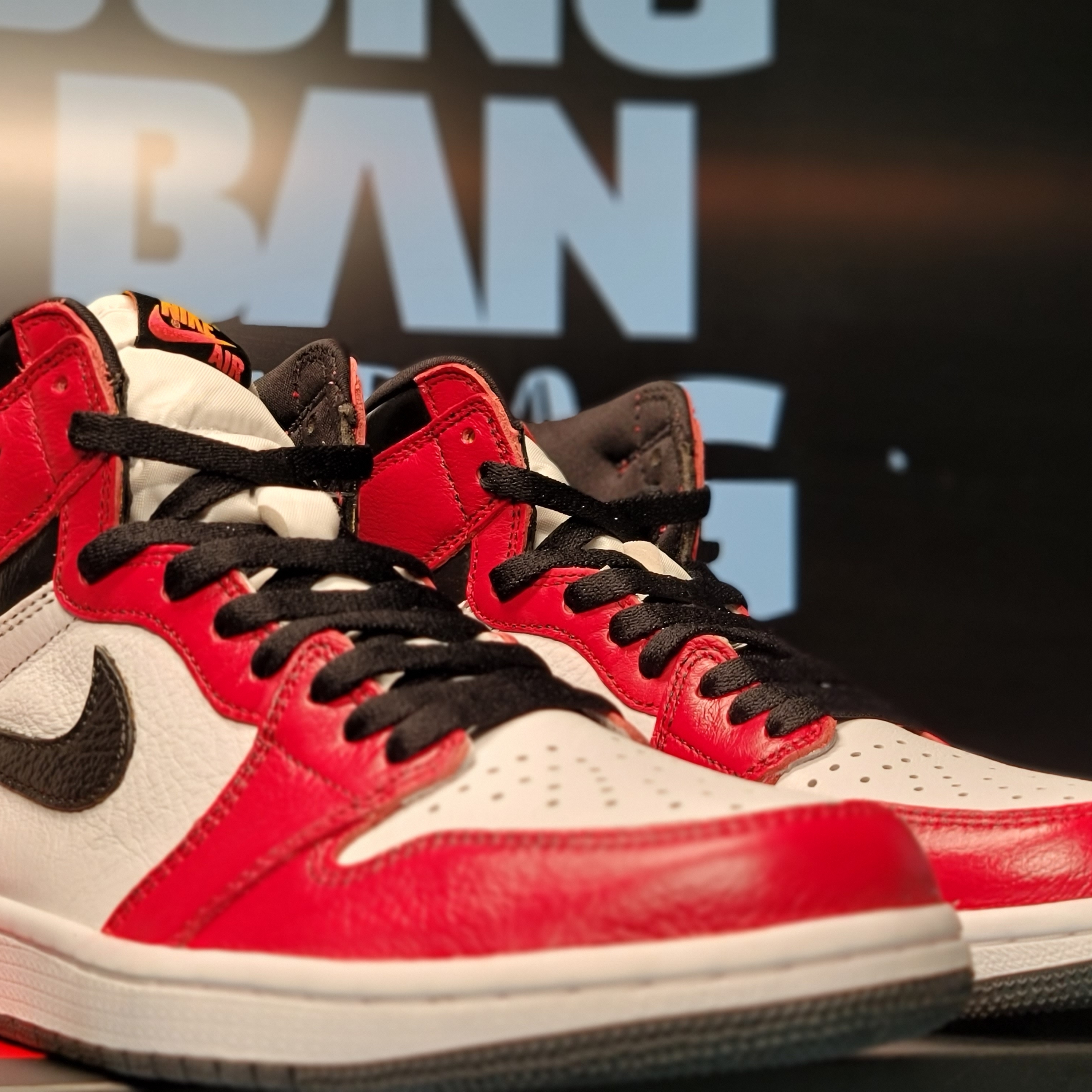 Jordan 1 Retro High OG Light Fusion Red 착용 스타일 - 2