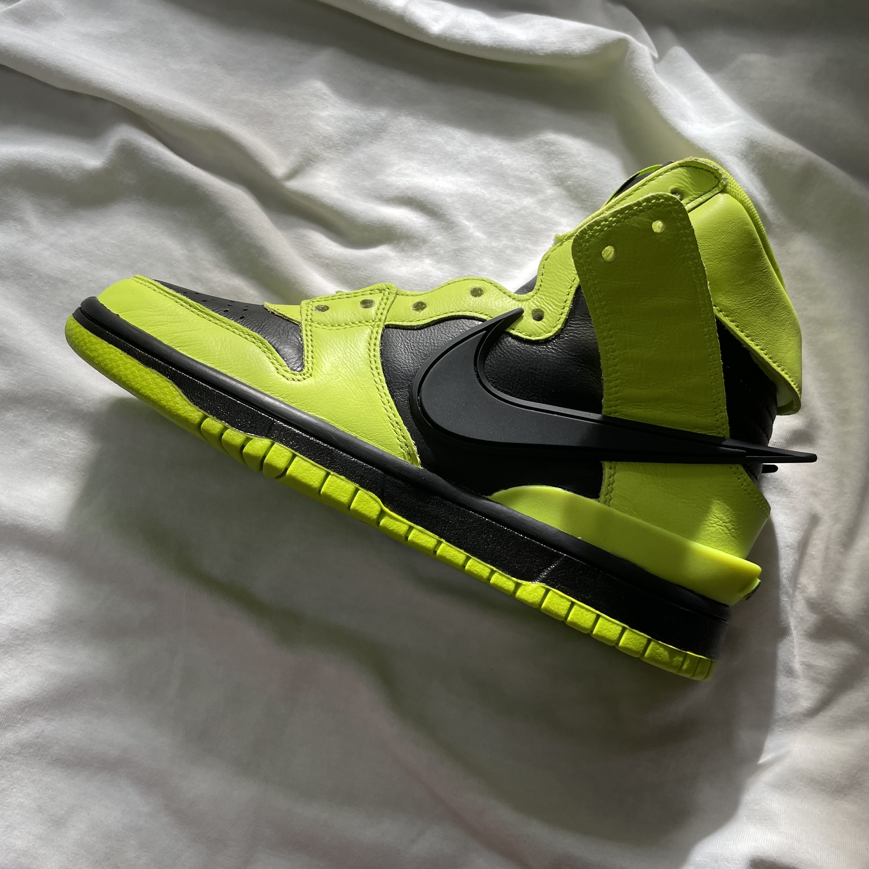 Nike x Ambush Dunk High Flash Lime 착용 스타일 - 4