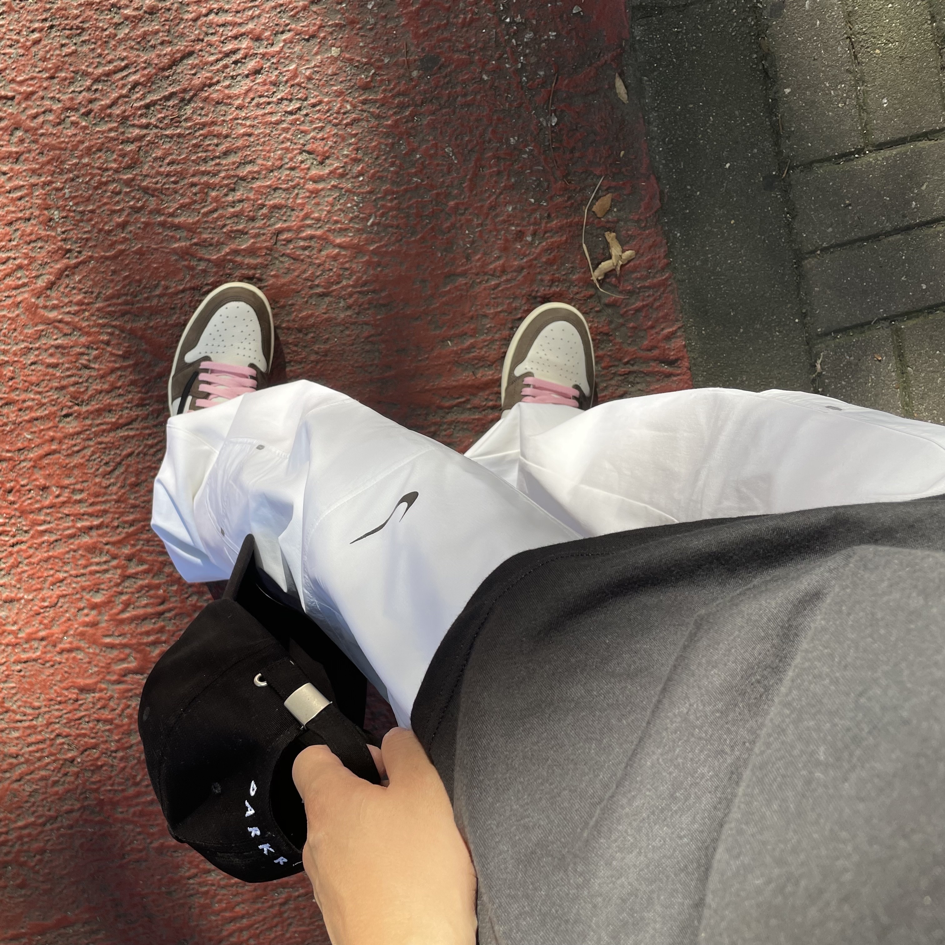 Supreme Futura Logo T-Shirt Black - 20FW, Nike x Off-White NRG Pants White 착용 스타일 - 2
