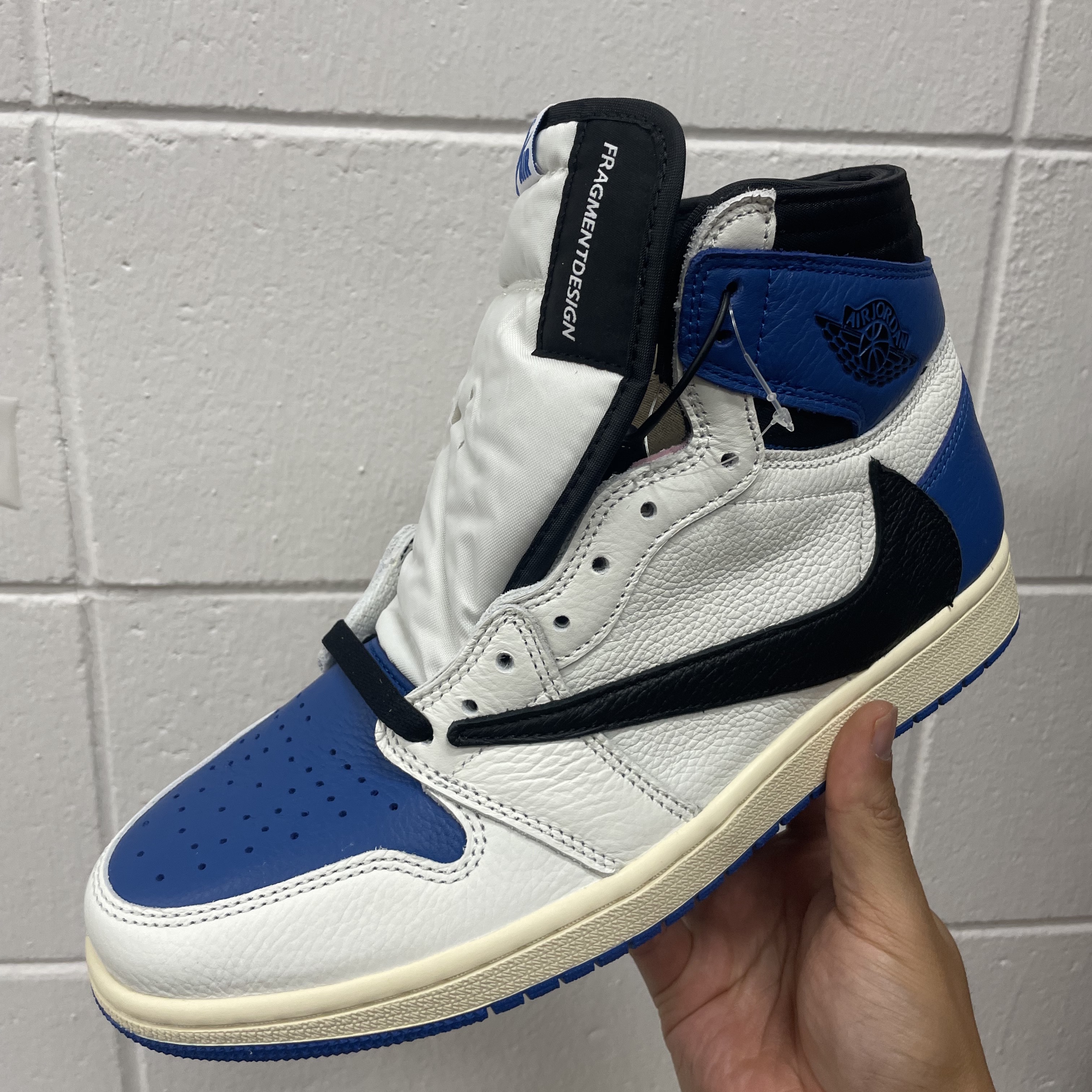 Jordan 1 x Travis Scott x Fragment Retro High OG SP Military Blue 착용 스타일