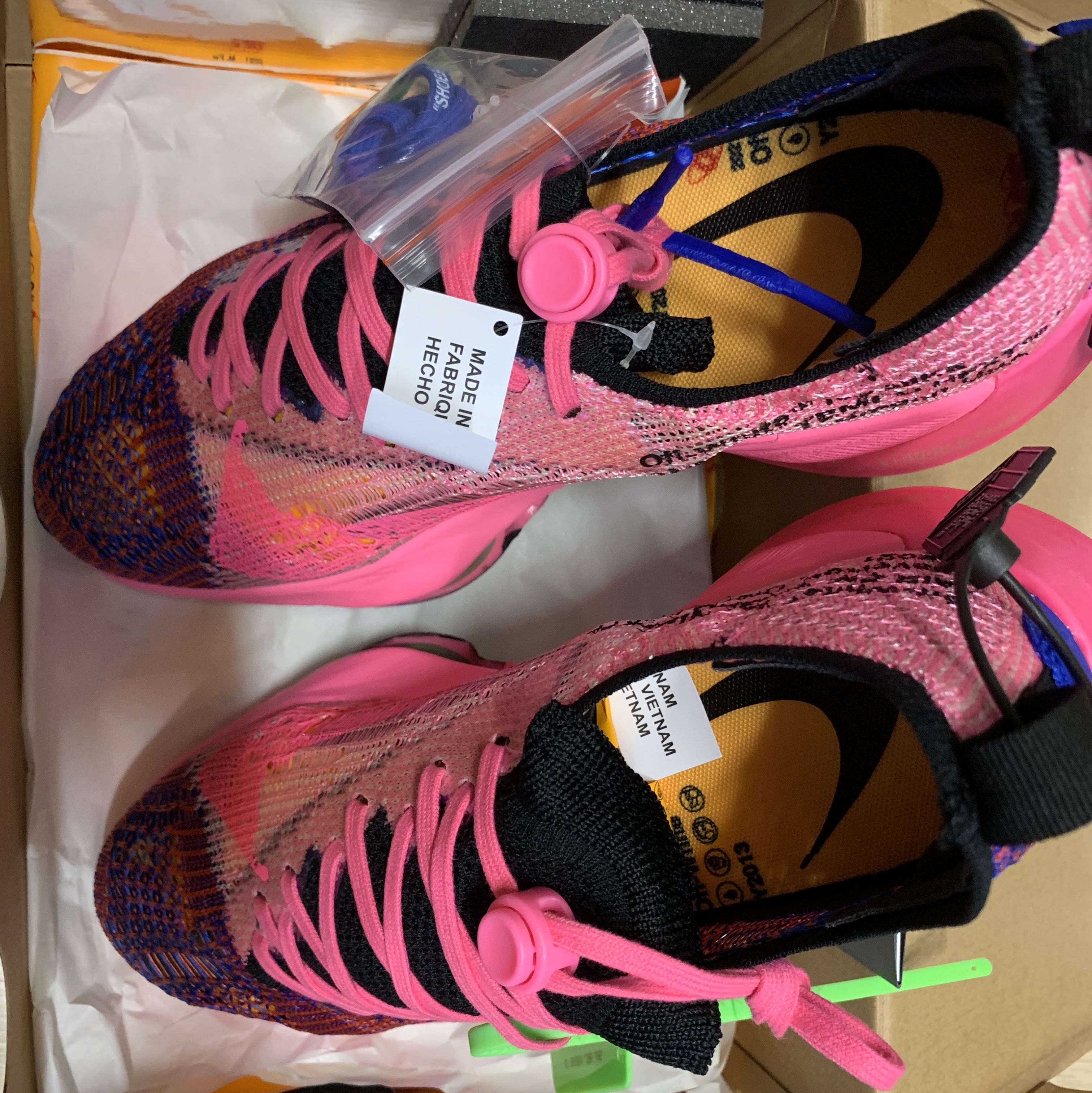 Nike x Off-White Air Zoom Tempo Next% Pink Glow 착용 스타일 - 3