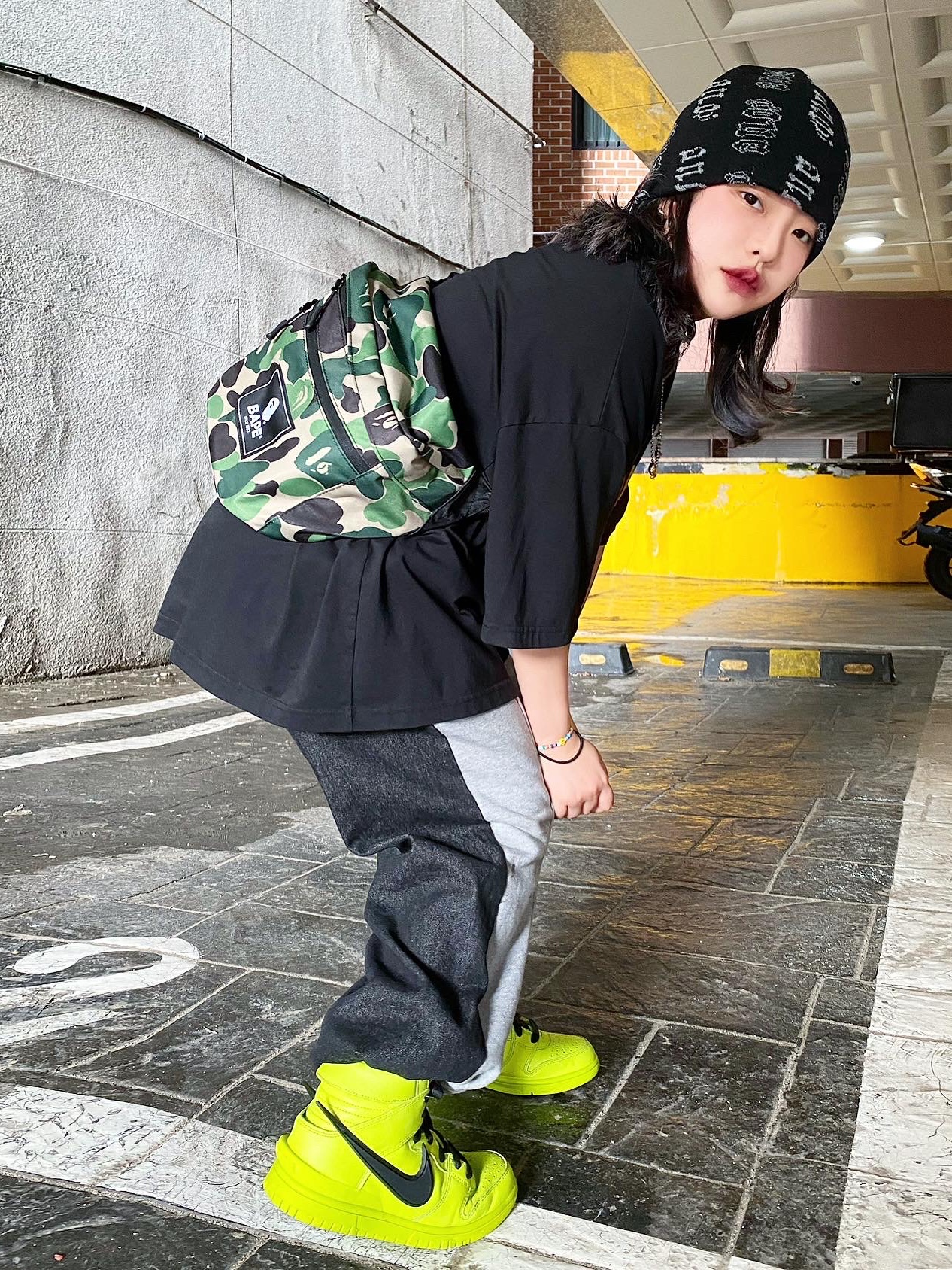 Nike x Ambush Dunk High Flash Lime 착용 스타일 - 2