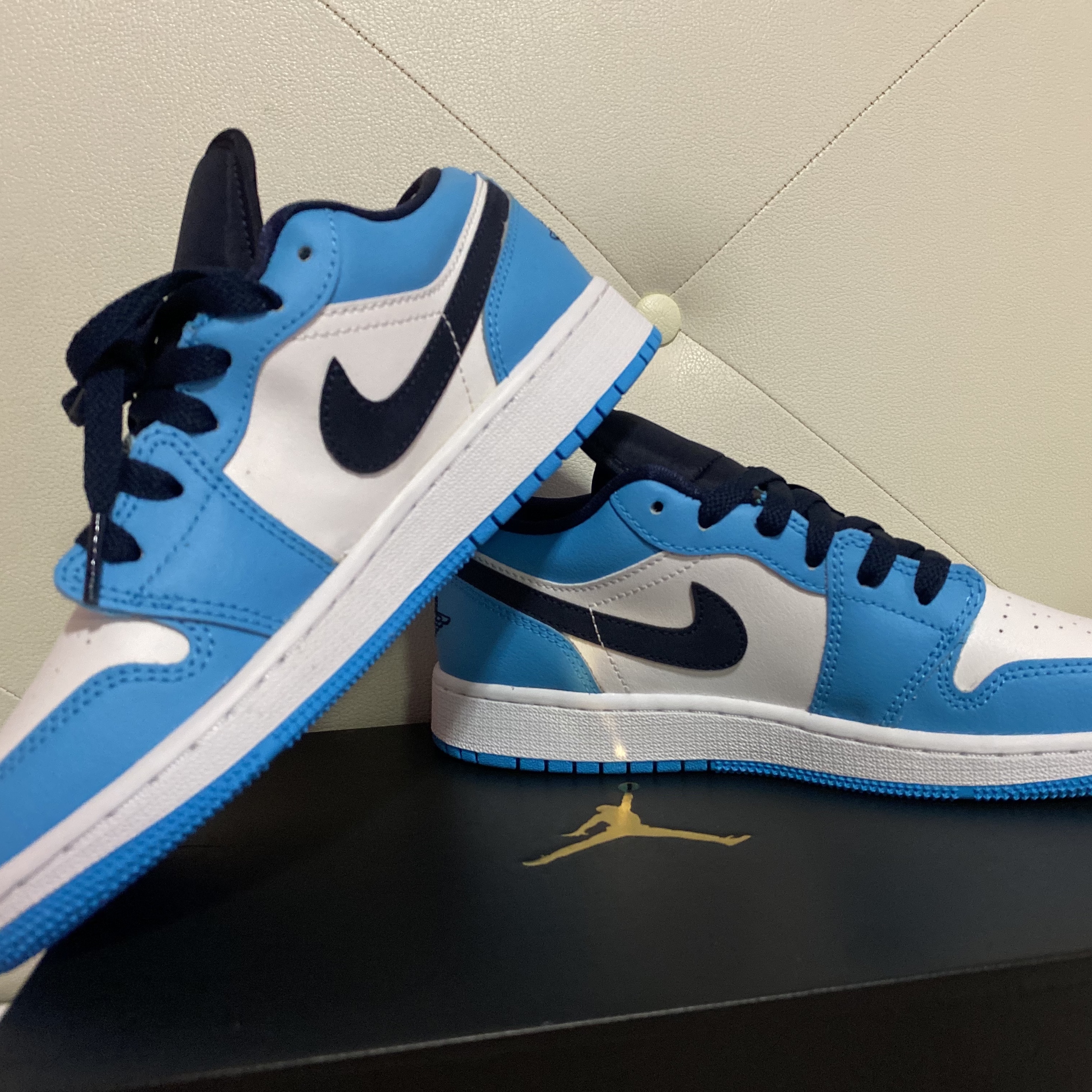 Jordan 1 Low Dark Powder Blue 착용 스타일 - 3