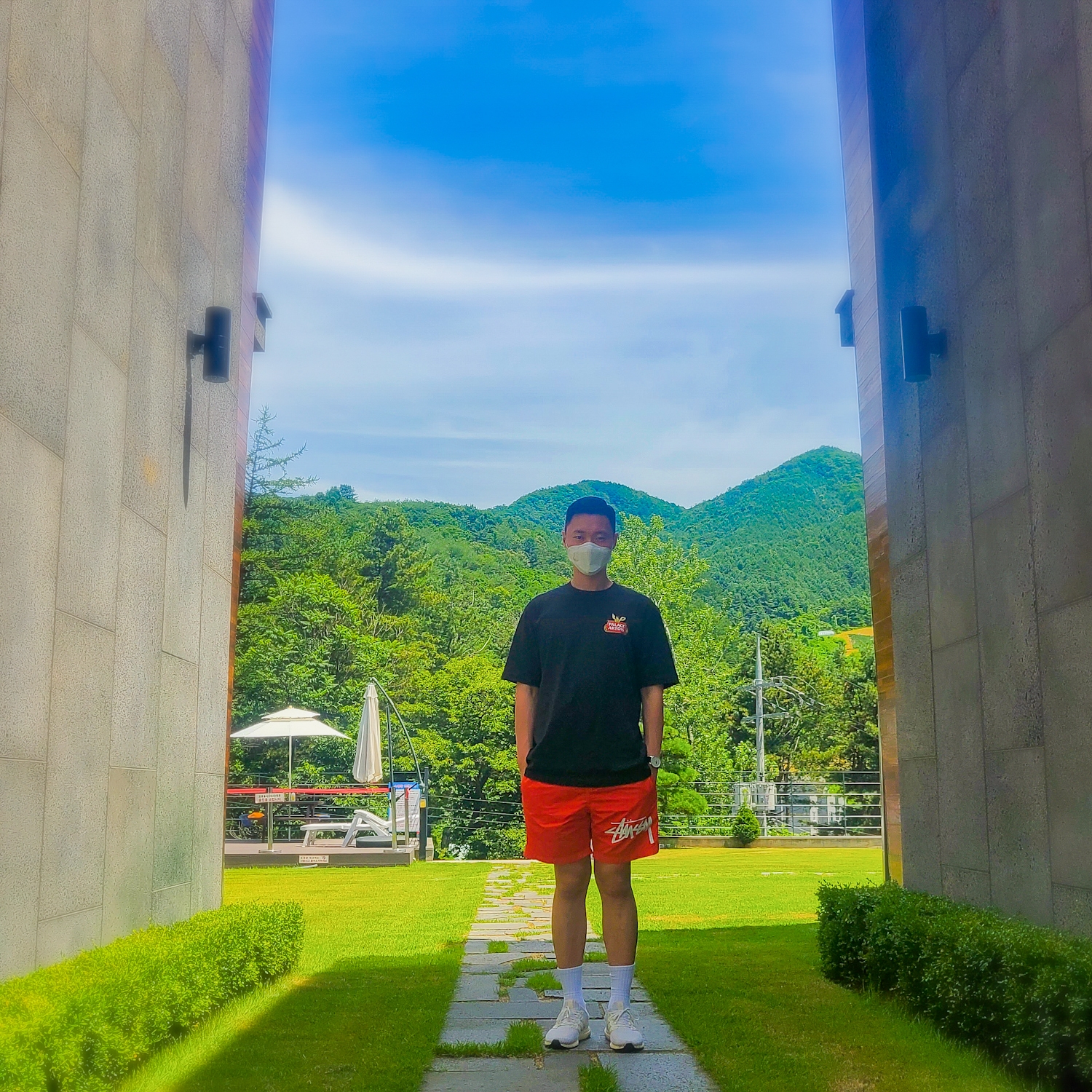 Nike x Stussy Water Shorts Habanero Red, Palace x Stella Artois P-Skim T-Shirt Black - 21SS 착용 스타일 - 1