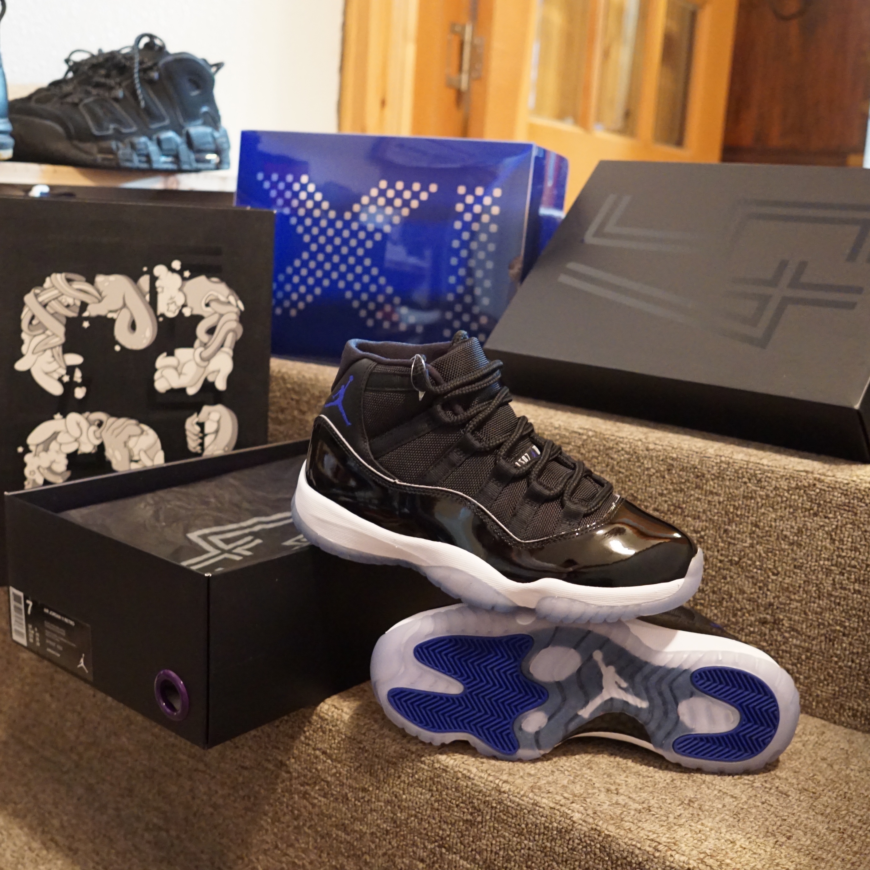 Jordan 11 Retro Space Jam 2016, Nike Air More Uptempo Black Reflective 2017/2018 착용 스타일 - 1